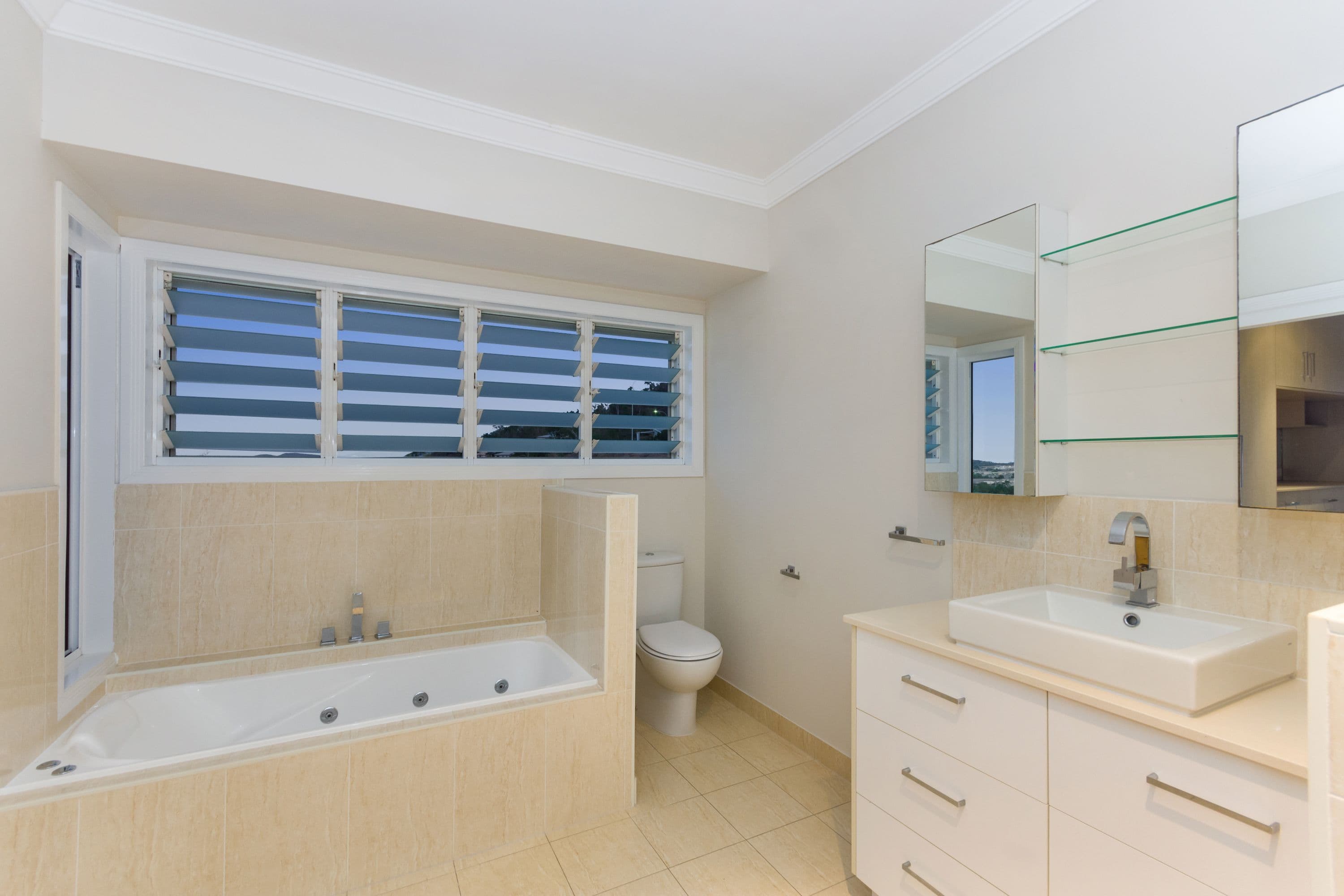 6 Kallanda Street, Mount Louisa QLD 4814, Mount Louisa - Thumbnail 6