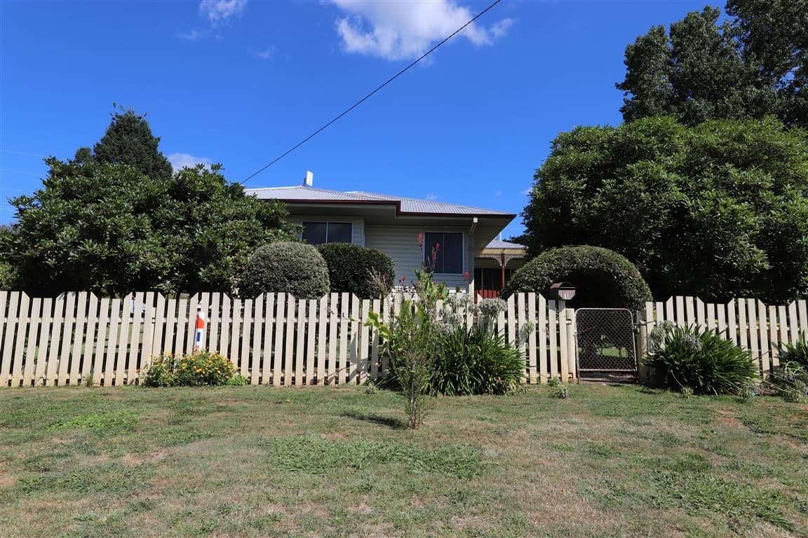 1 Banksia Avenue, Batlow NSW 2730, Batlow - Thumbnail 2