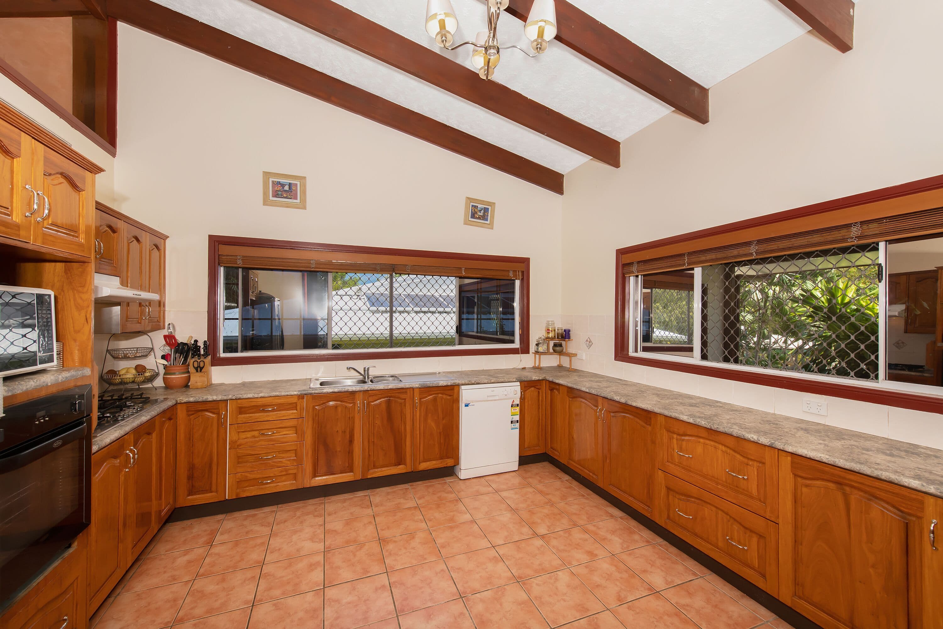 11 Hillgrove Court, Bushland Beach QLD 4818, Bushland Beach - Thumbnail 5