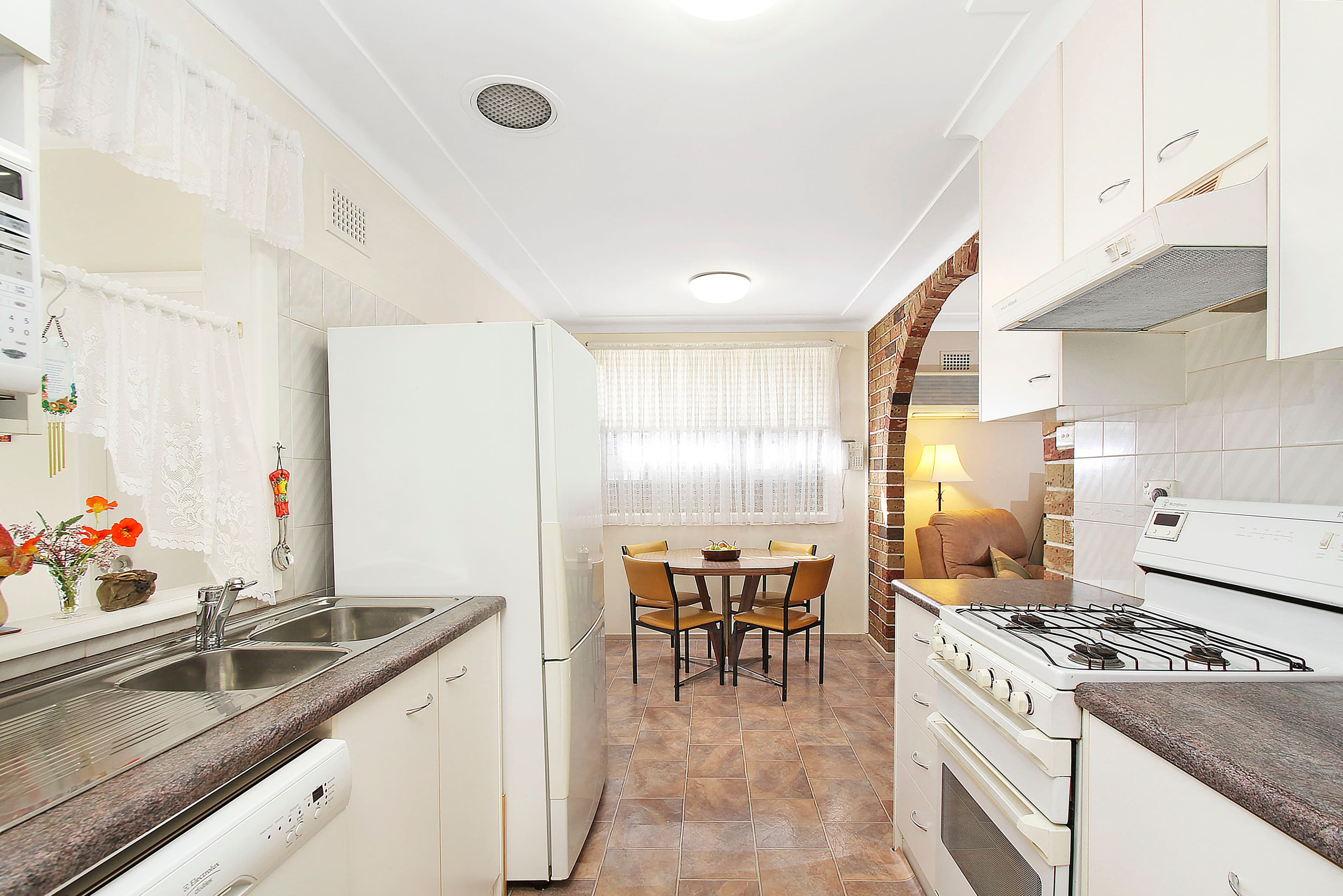 16 Hemingway Crescent, Fairfield - Thumbnail 3