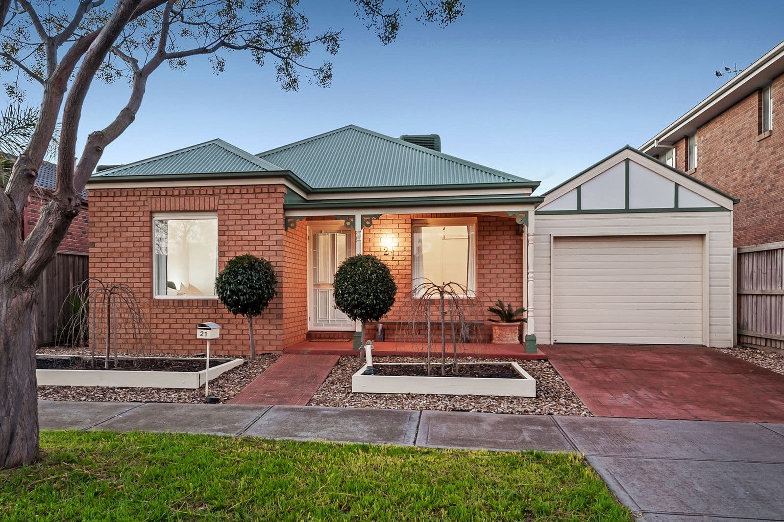 21 Gainsborough Drive, Craigieburn VIC 3064, Craigieburn - Image 1