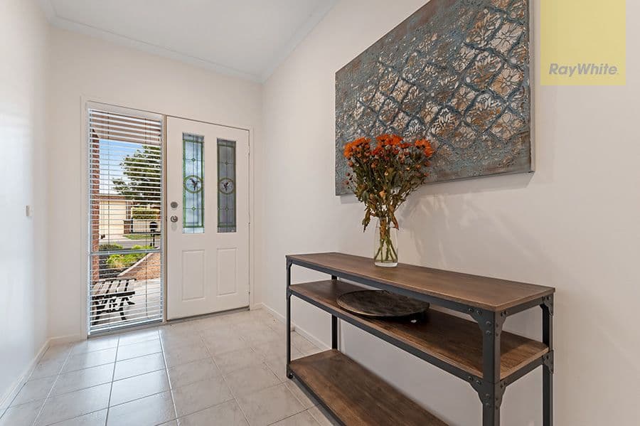 11 Tusmore Rise, Craigieburn VIC 3064, Craigieburn - Thumbnail 2