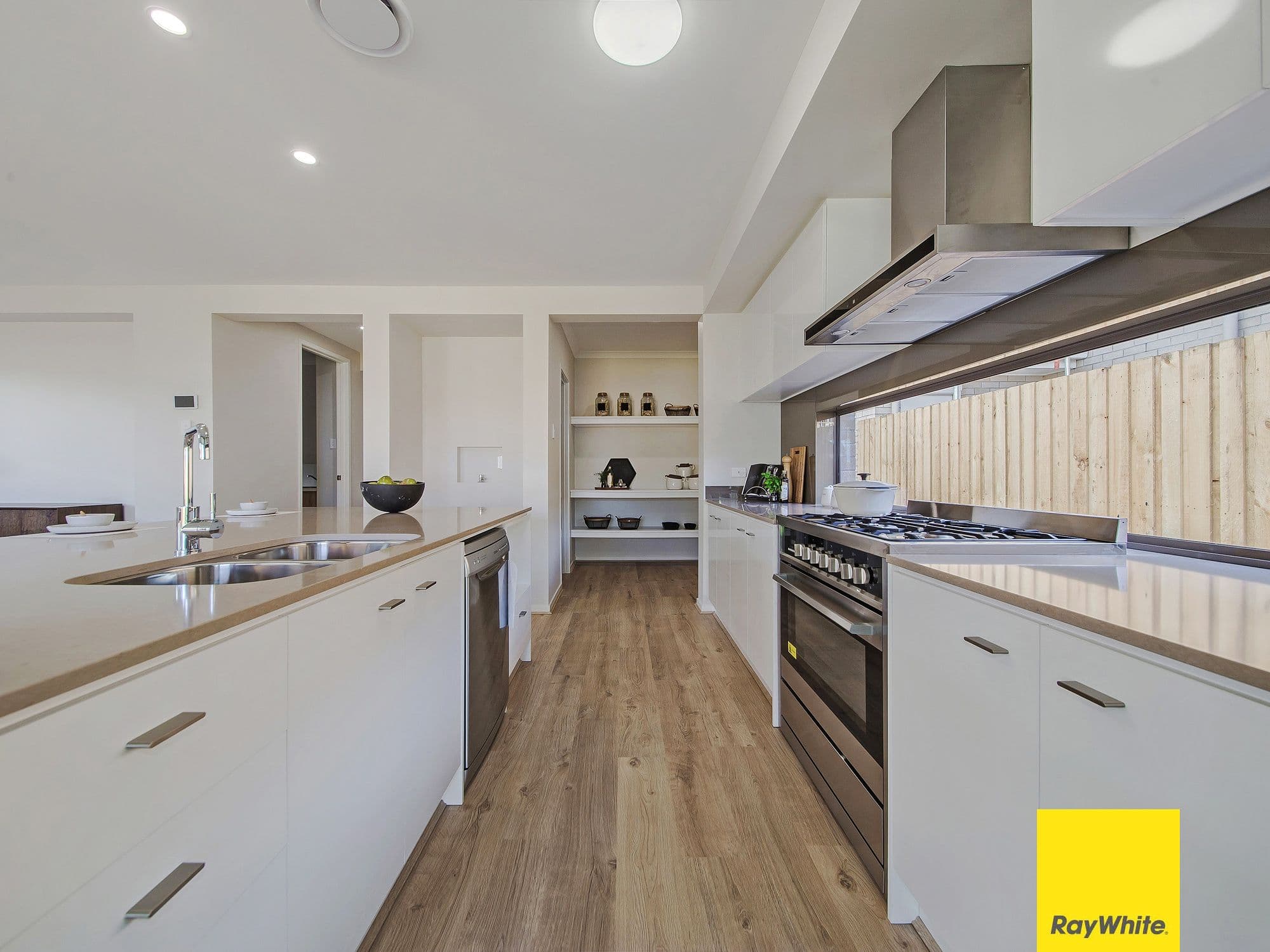 26 Majestic Crescent, Hemmant QLD 4174, Hemmant - Thumbnail 2