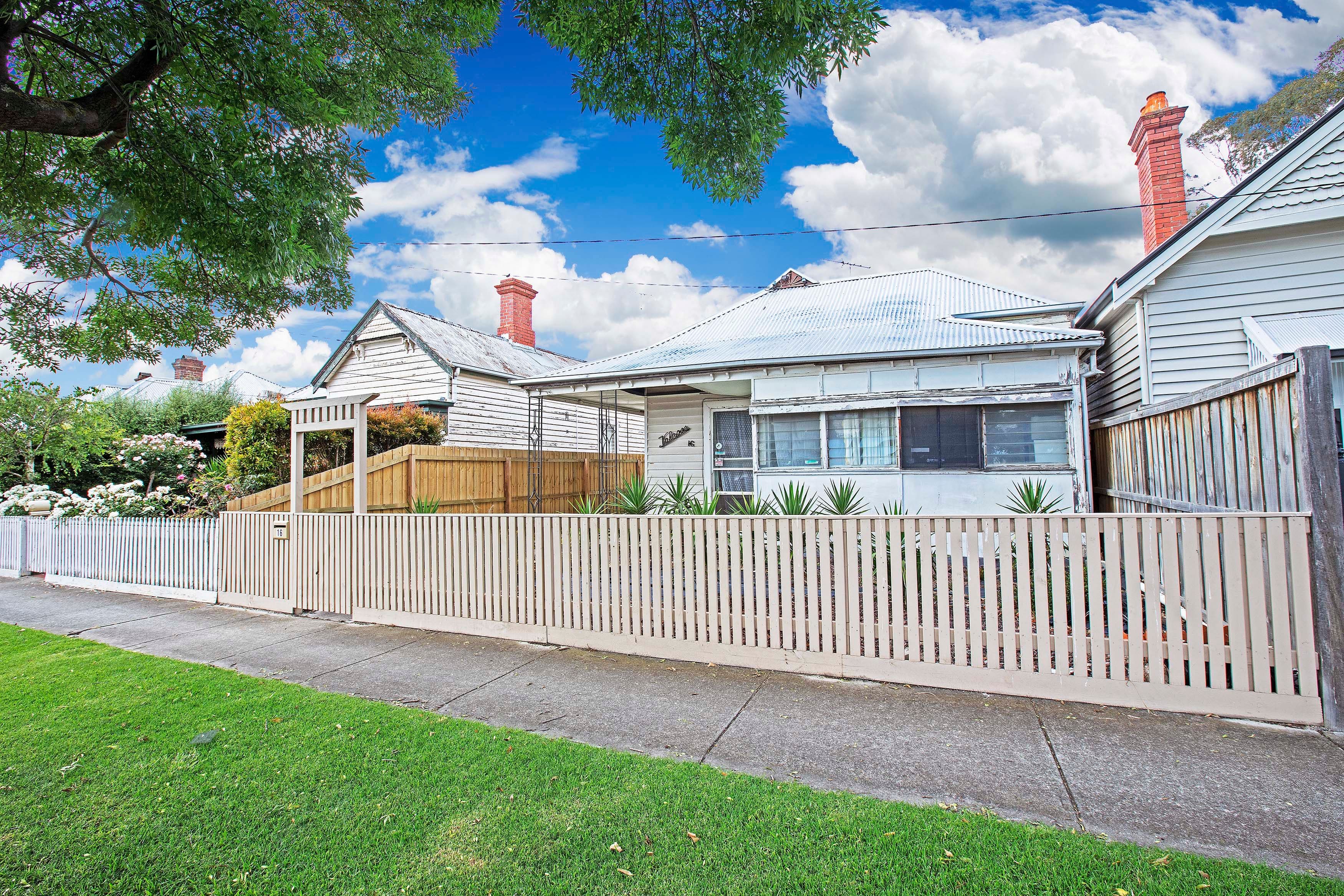 16 Henry Street, Geelong VIC 3220, Geelong - Thumbnail 2