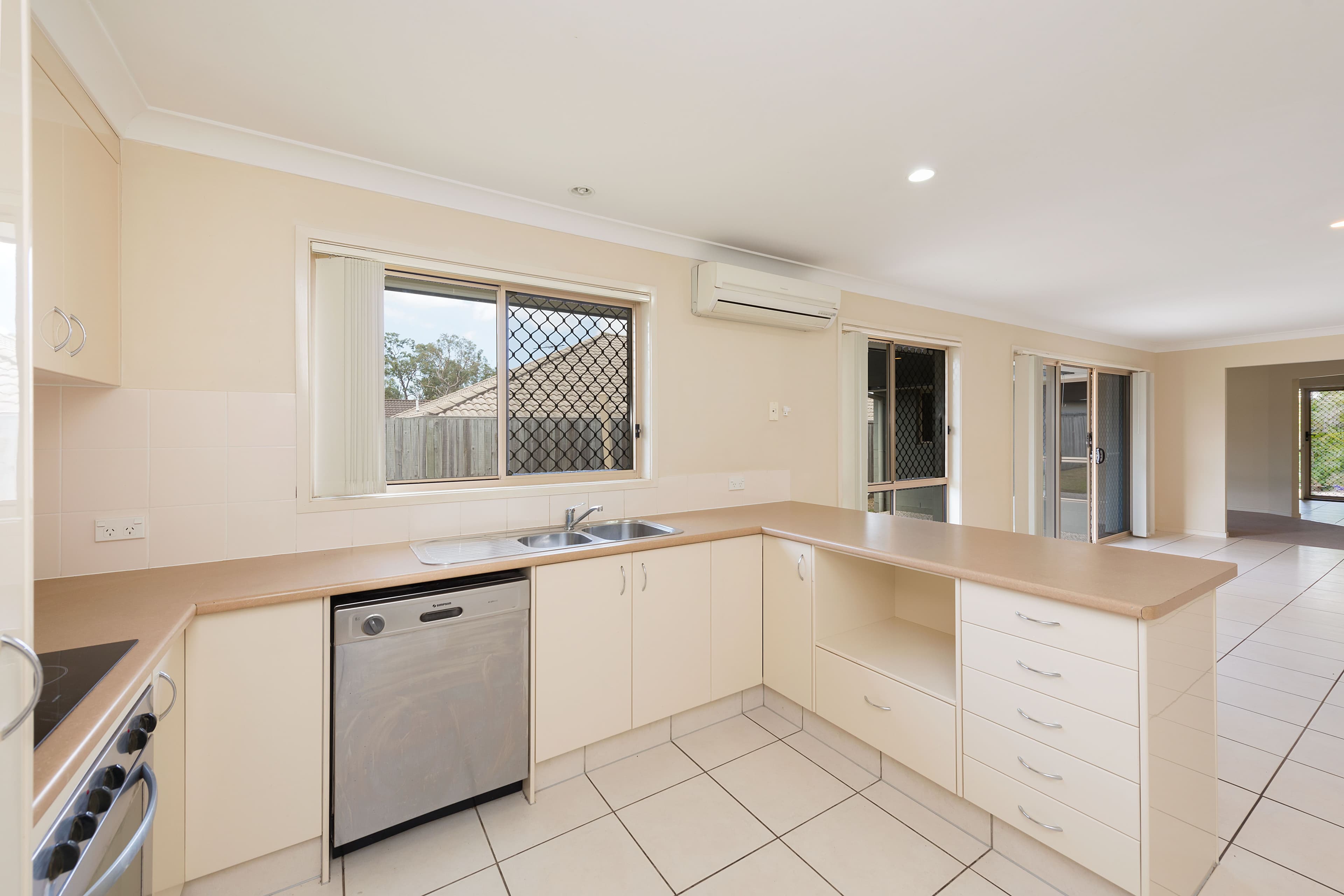 6 Rutland Street, Heritage Park QLD 4118, Heritage Park - Thumbnail 7