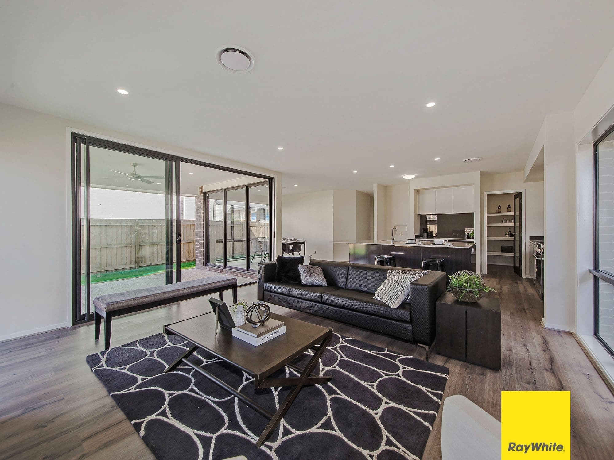 6 Doulton Close, Hemmant QLD 4174, Hemmant - Thumbnail 2