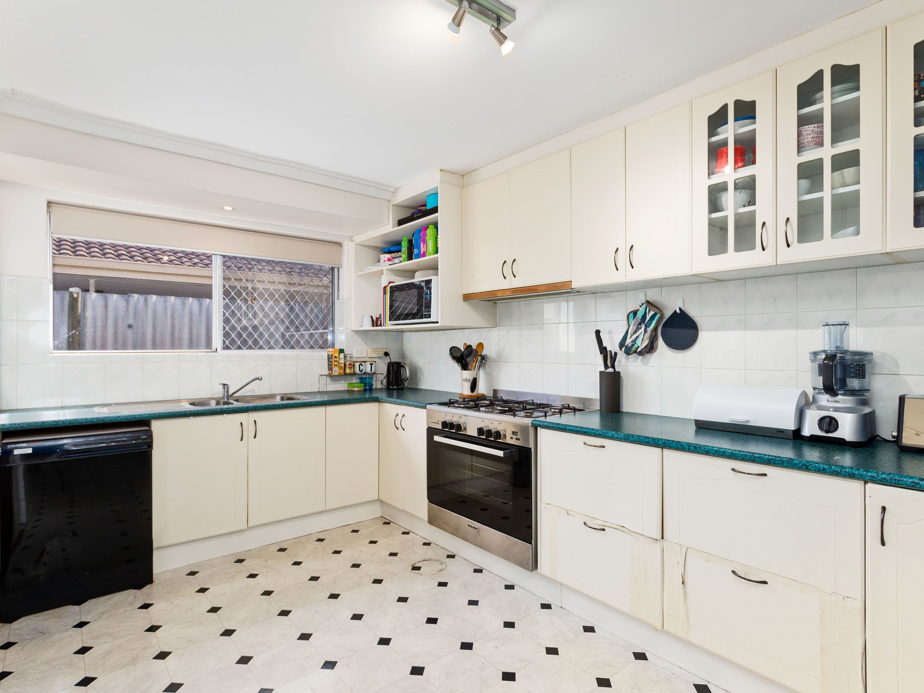 19 Walton Street, Queens Park WA 6107, Queens Park - Thumbnail 3