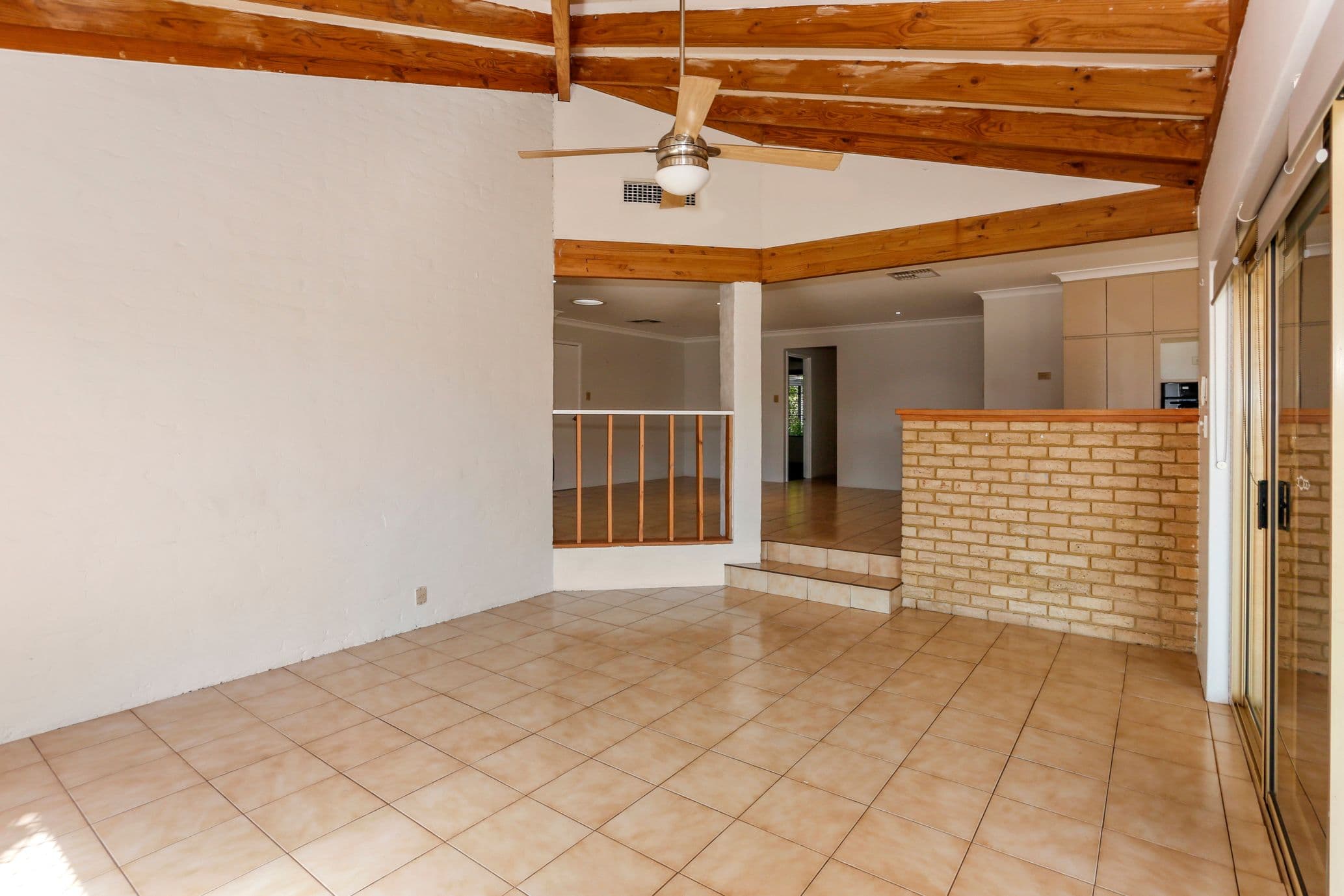 218 Summerlakes Parade, Ballajura WA 6066, Ballajura - Thumbnail 7