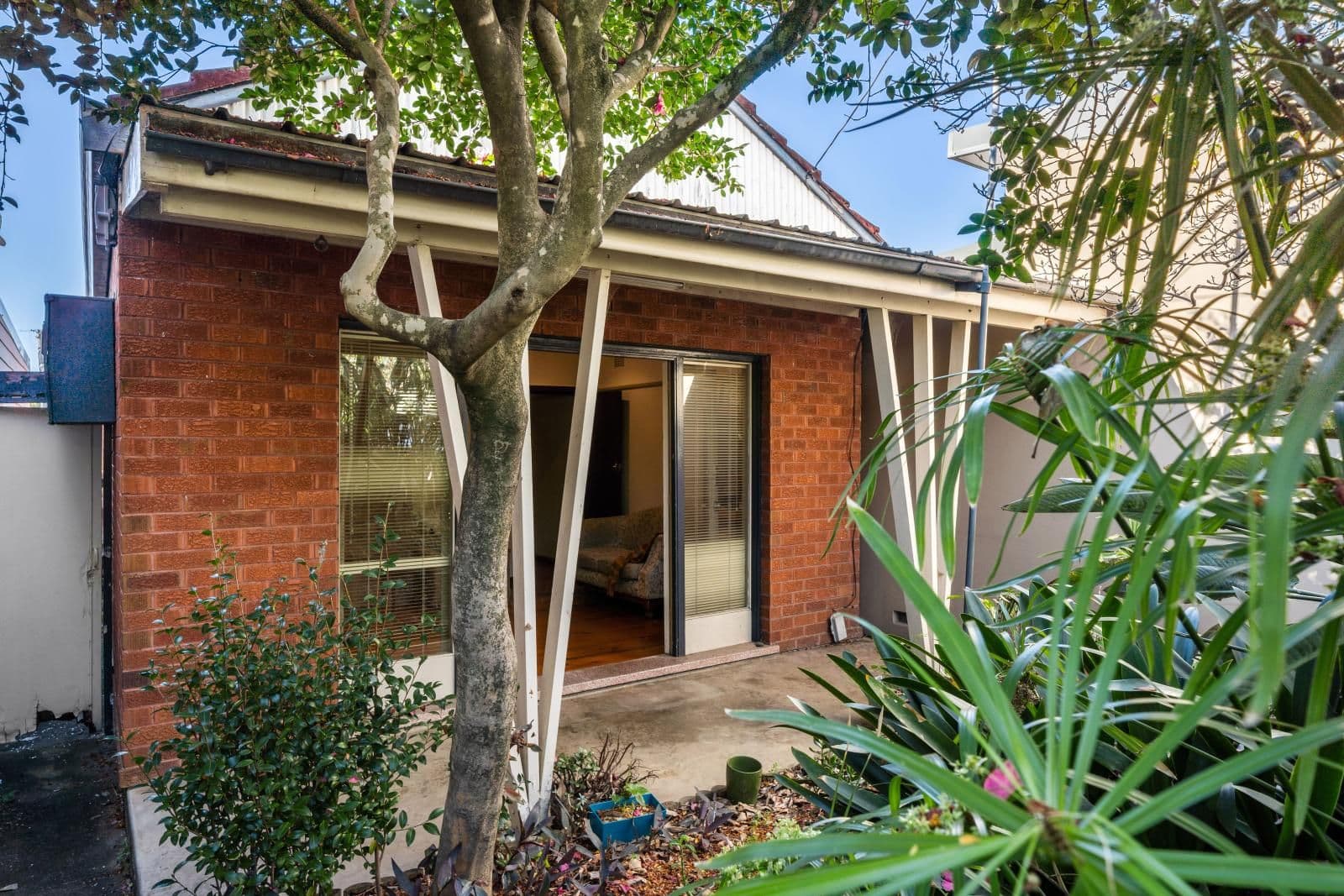 20 Nowranie Street, Summer Hill - Image 1