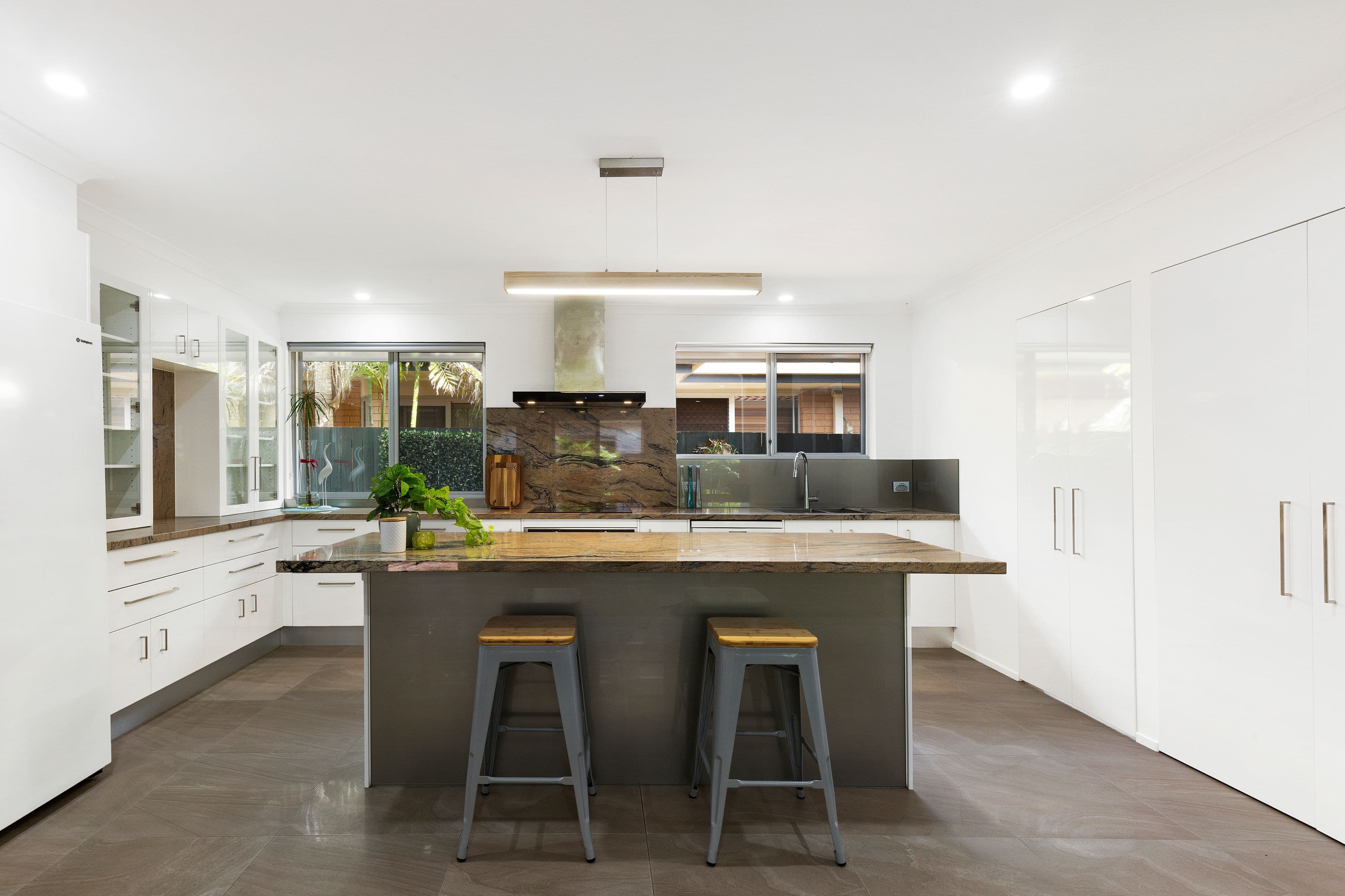 100 Dolphin Avenue, Mermaid Beach QLD 4218, Mermaid Beach - Thumbnail 2