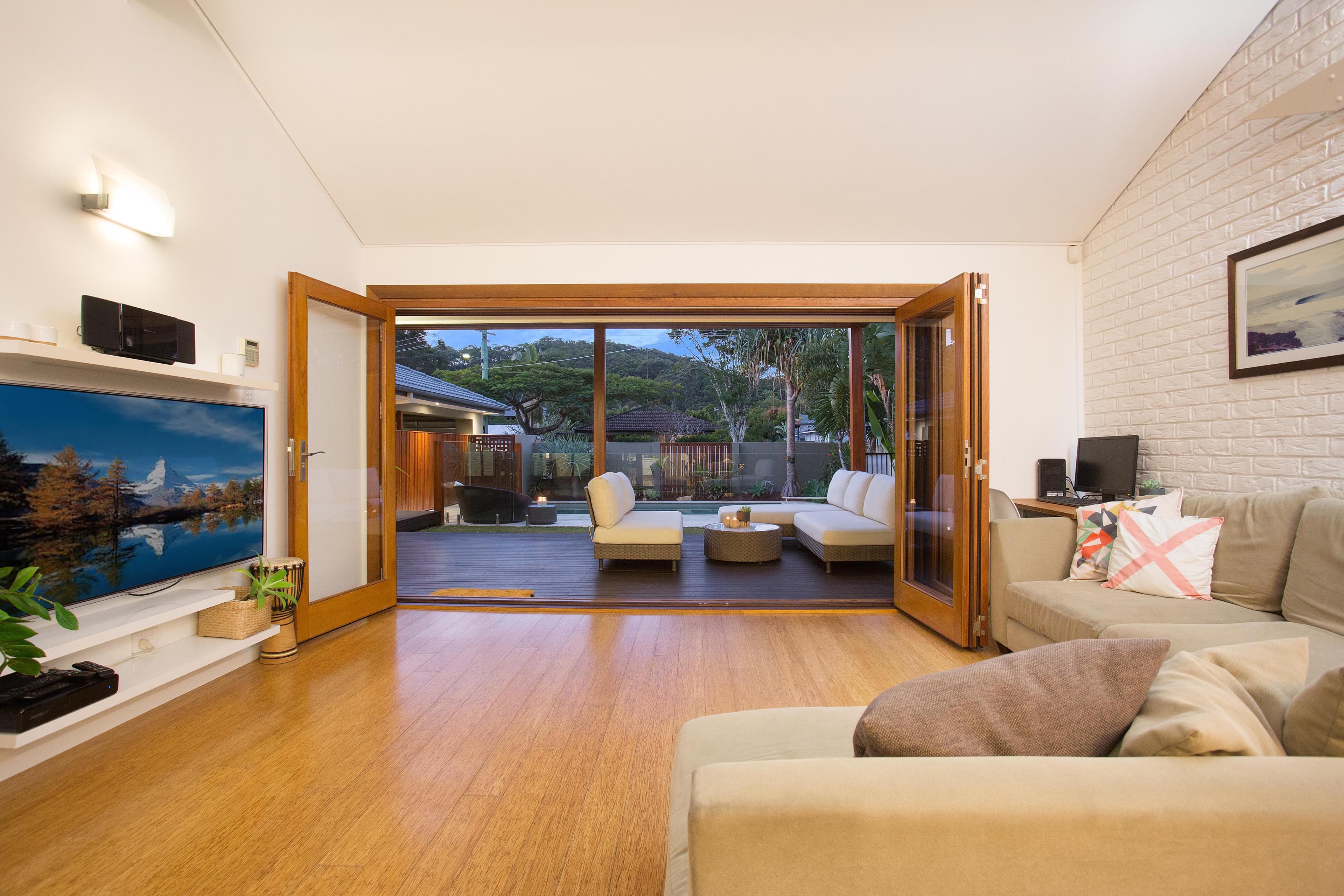 18 Tabilban Street, Burleigh Heads QLD 4220, Burleigh Heads - Thumbnail 2