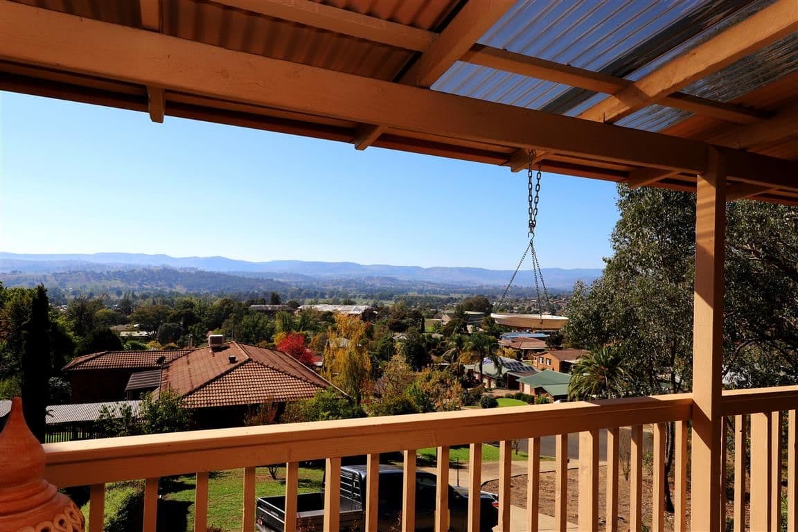 11 Wilkinson Place, Tumut - Thumbnail 2