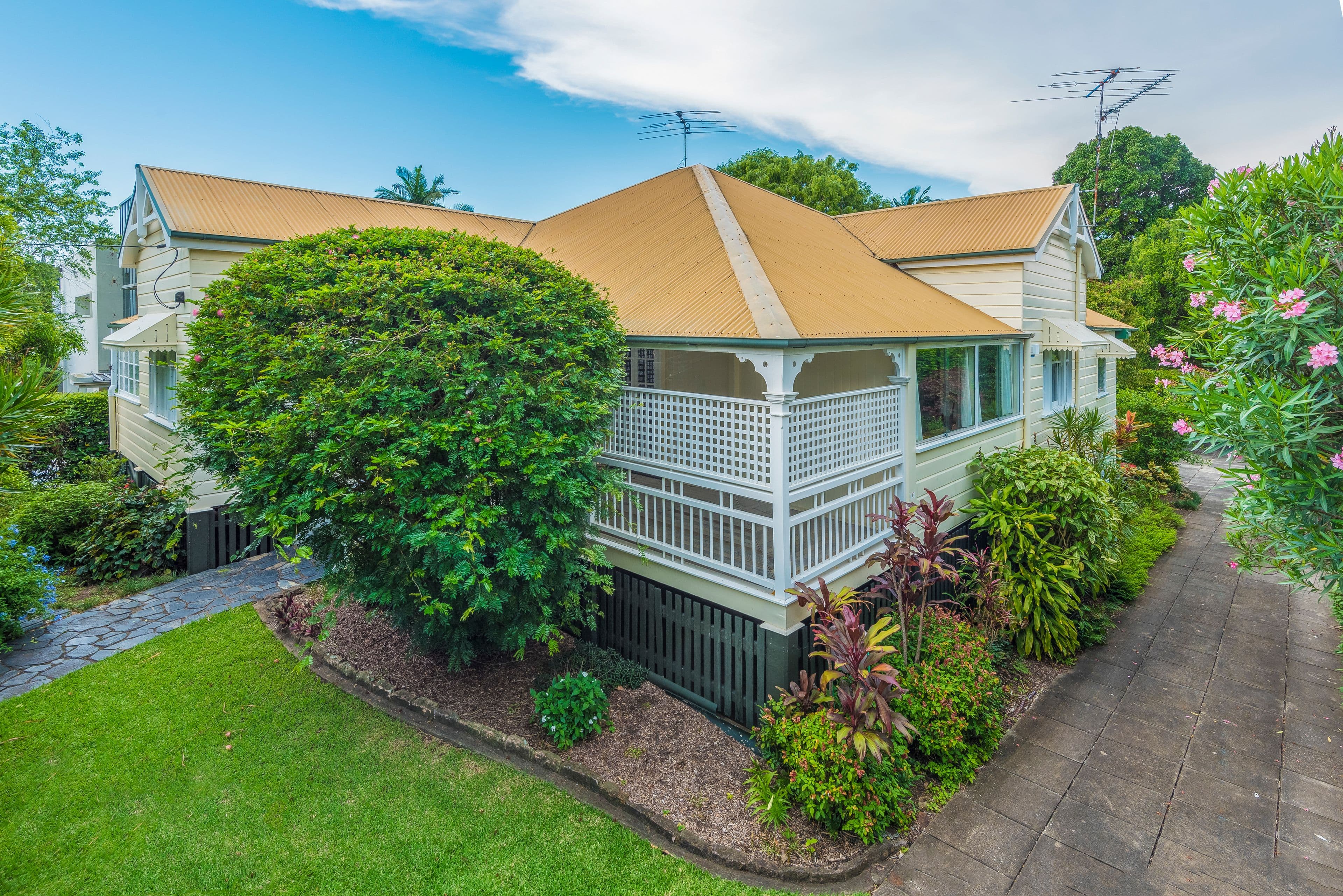 33 Sutherland Avenue, Ascot QLD 4007, Ascot - Thumbnail 2