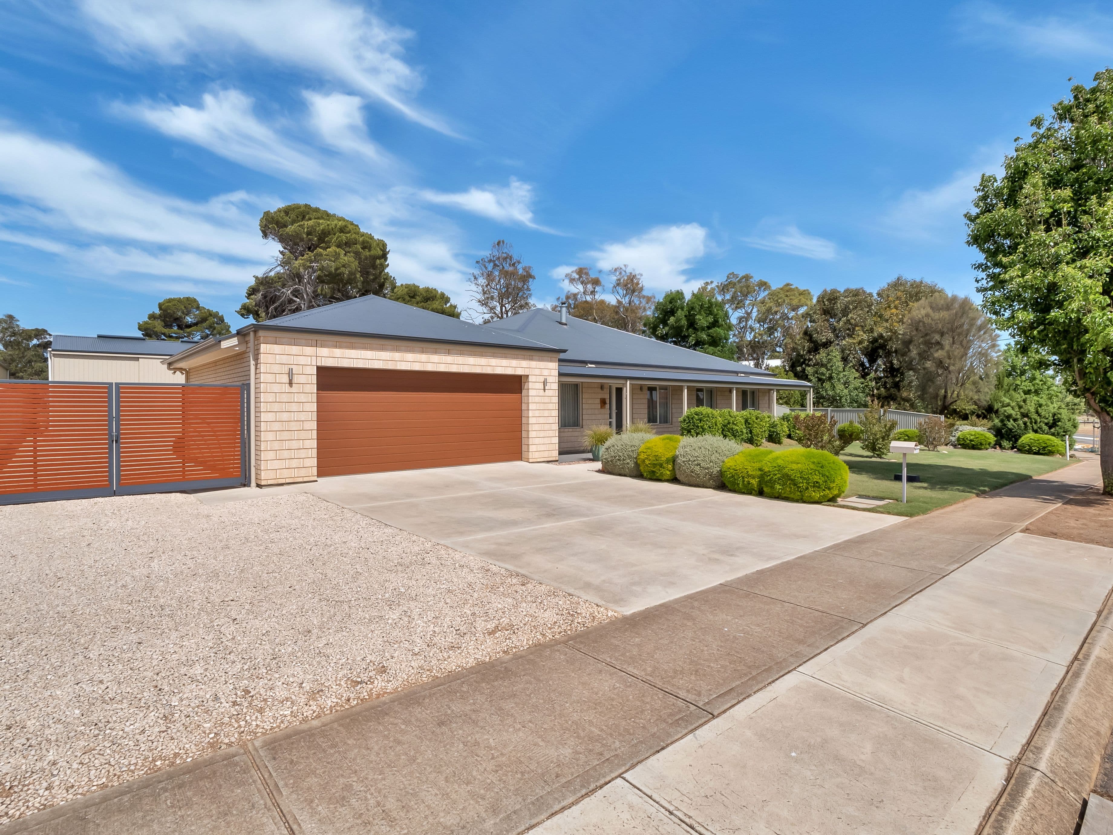 42 Hampden Way, Strathalbyn SA 5255, Strathalbyn - Thumbnail 2