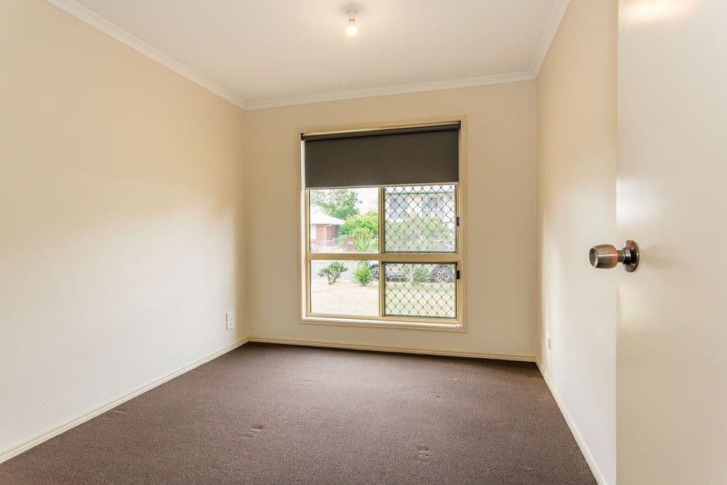 17 Dawn Crescent, Emerald QLD 4720, Emerald - Thumbnail 5