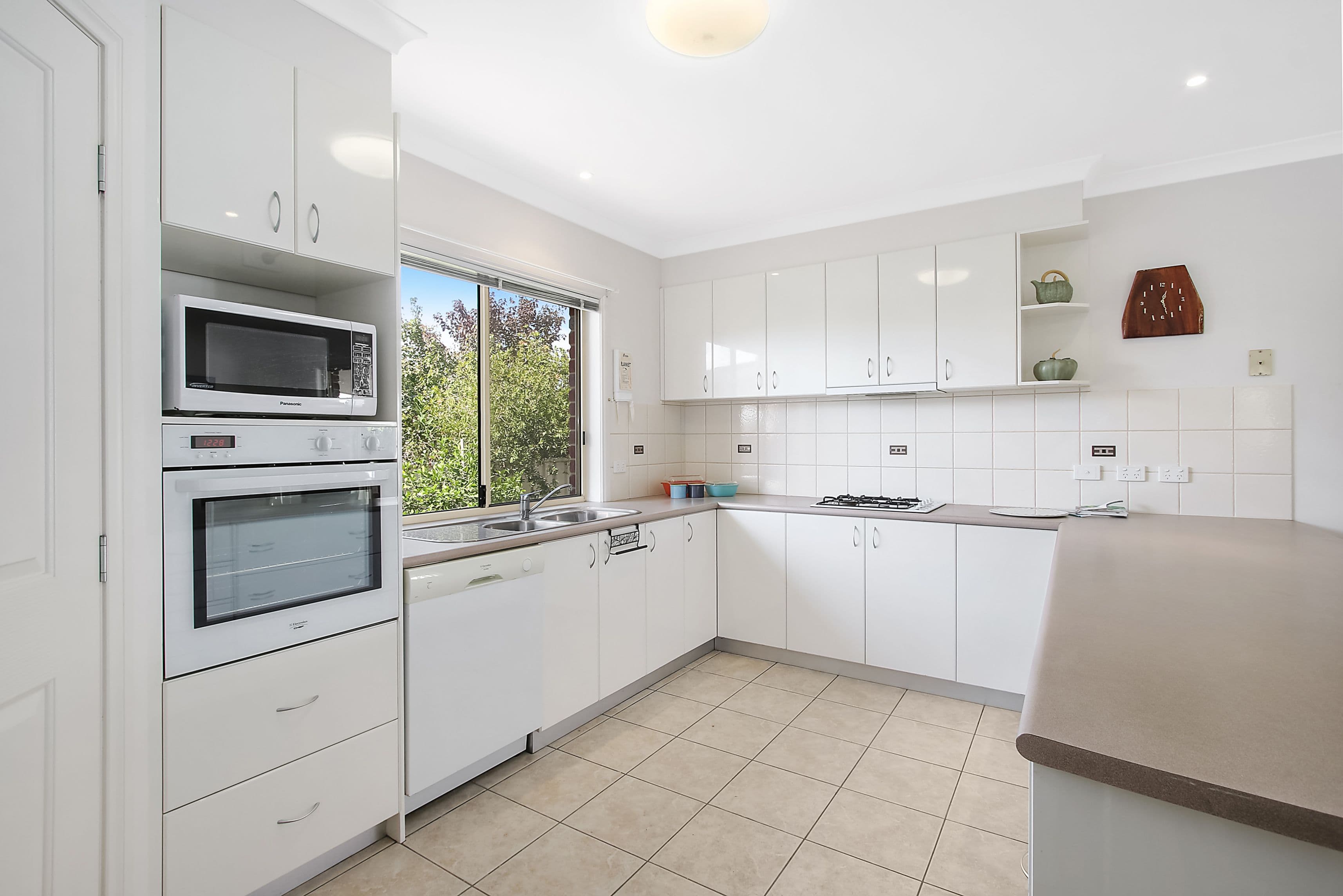 8 Willoughby Avenue, West Wodonga VIC 3690, West Wodonga - Thumbnail 3