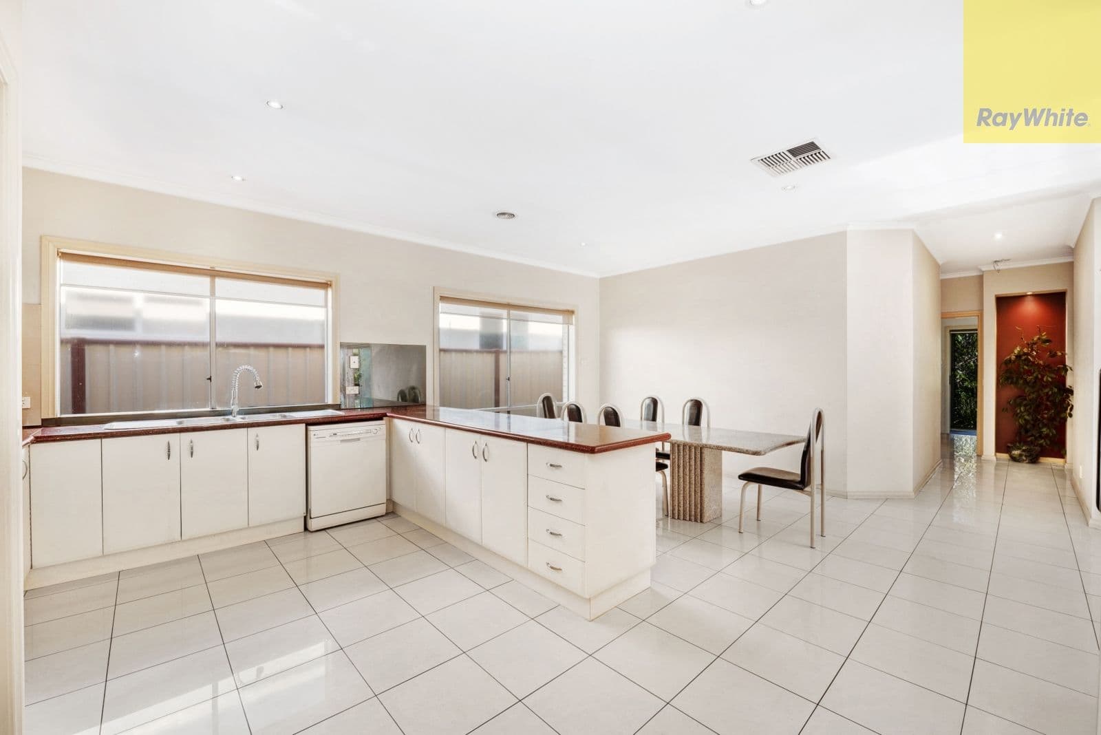 32 Tudor Rose Crescent, Sydenham VIC 3037, Sydenham - Thumbnail 4