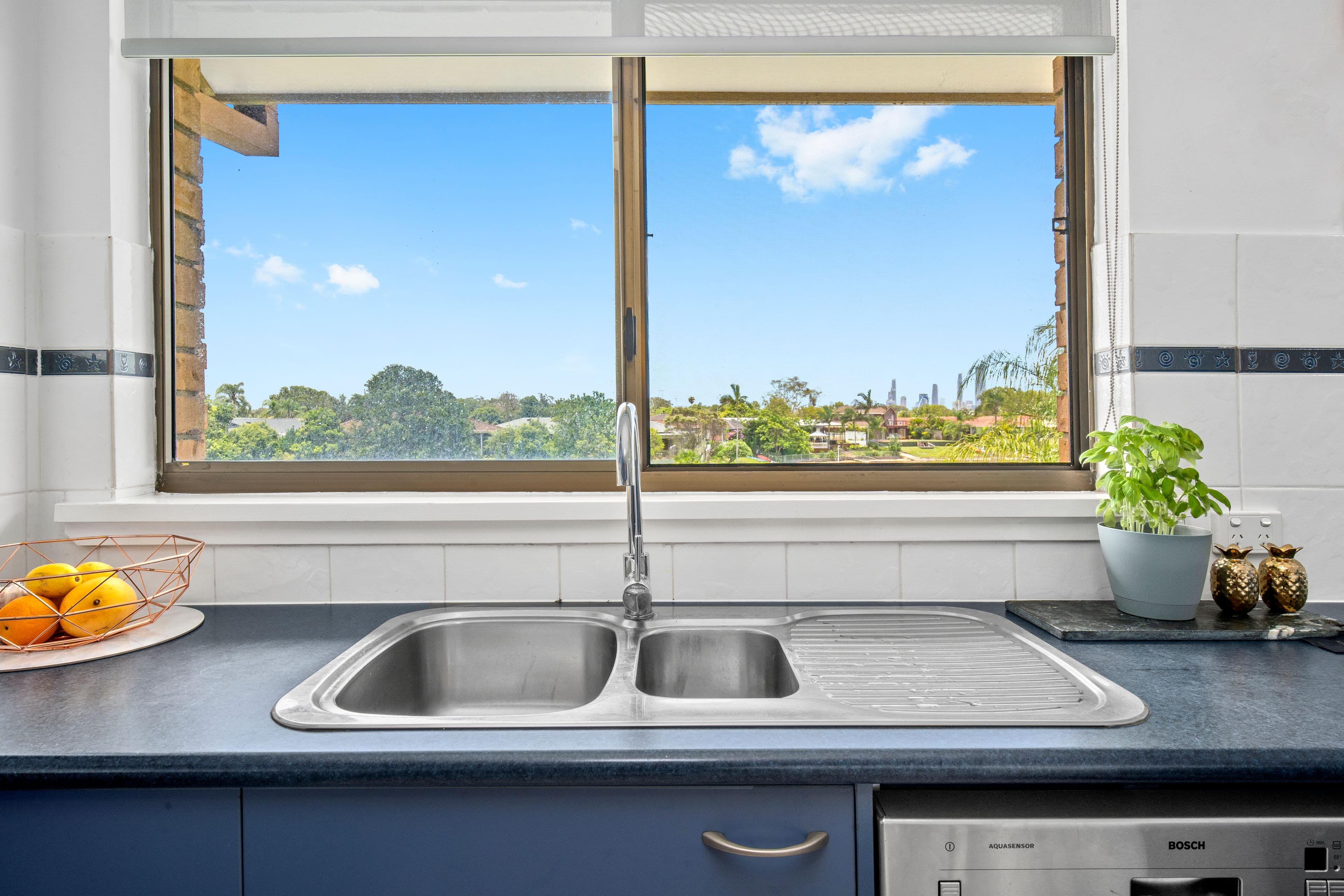 14 Dunlop Court, Mermaid Waters QLD 4218, Mermaid Waters - Thumbnail 4