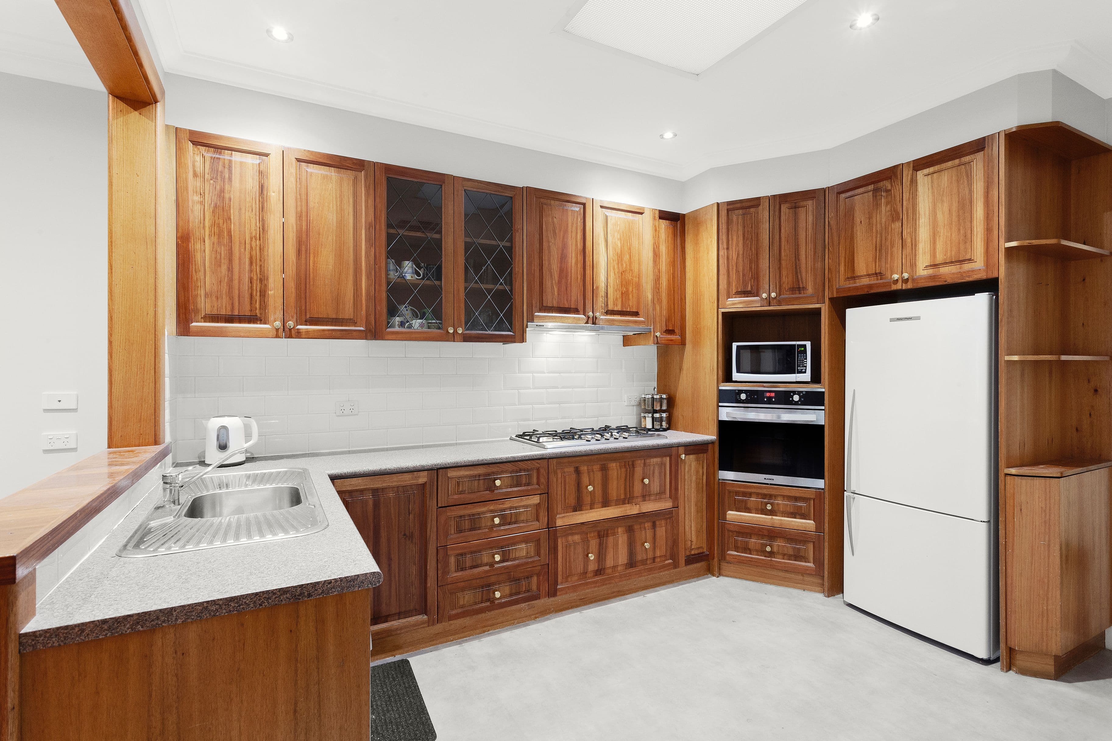 44 Eleebana Avenue, Hughesdale VIC 3166, Hughesdale - Thumbnail 3