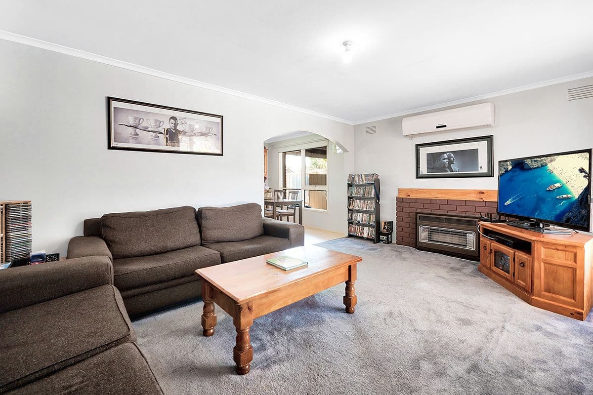 33 Fenfield Street, Cranbourne VIC 3977, Cranbourne - Thumbnail 2