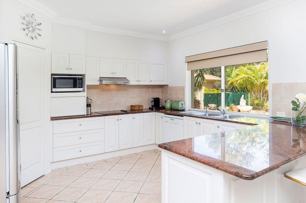 3190 Riverleigh Drive, Hope Island QLD 4212, Hope Island - Thumbnail 5