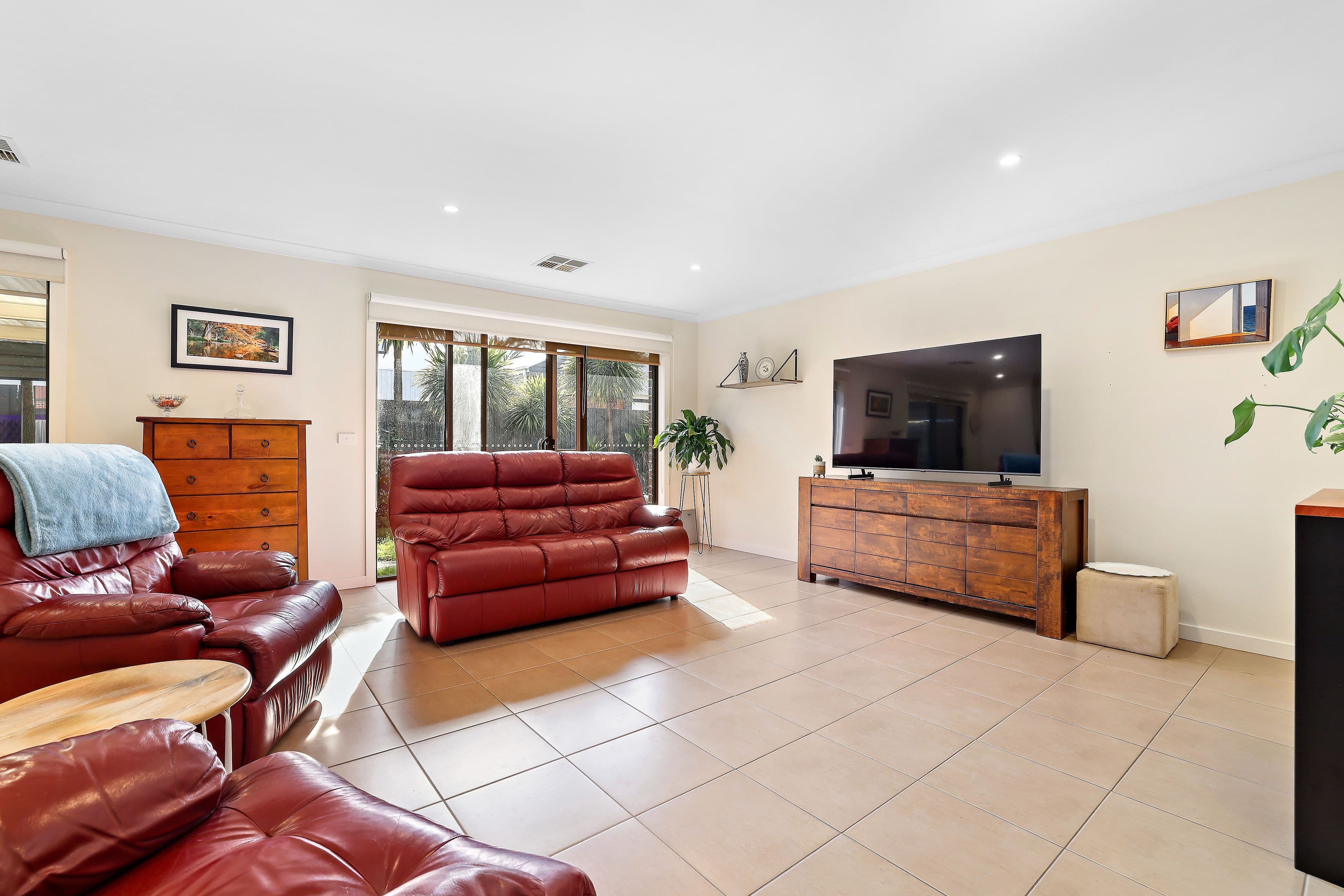 76 David Street North, Knoxfield VIC 3180, Knoxfield - Thumbnail 2