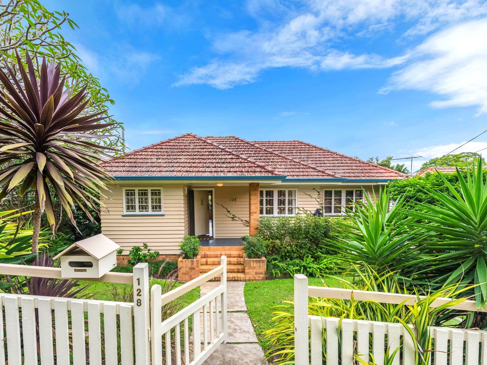 128 Arnold Street, Holland Park QLD 4121, Holland Park - Image 1
