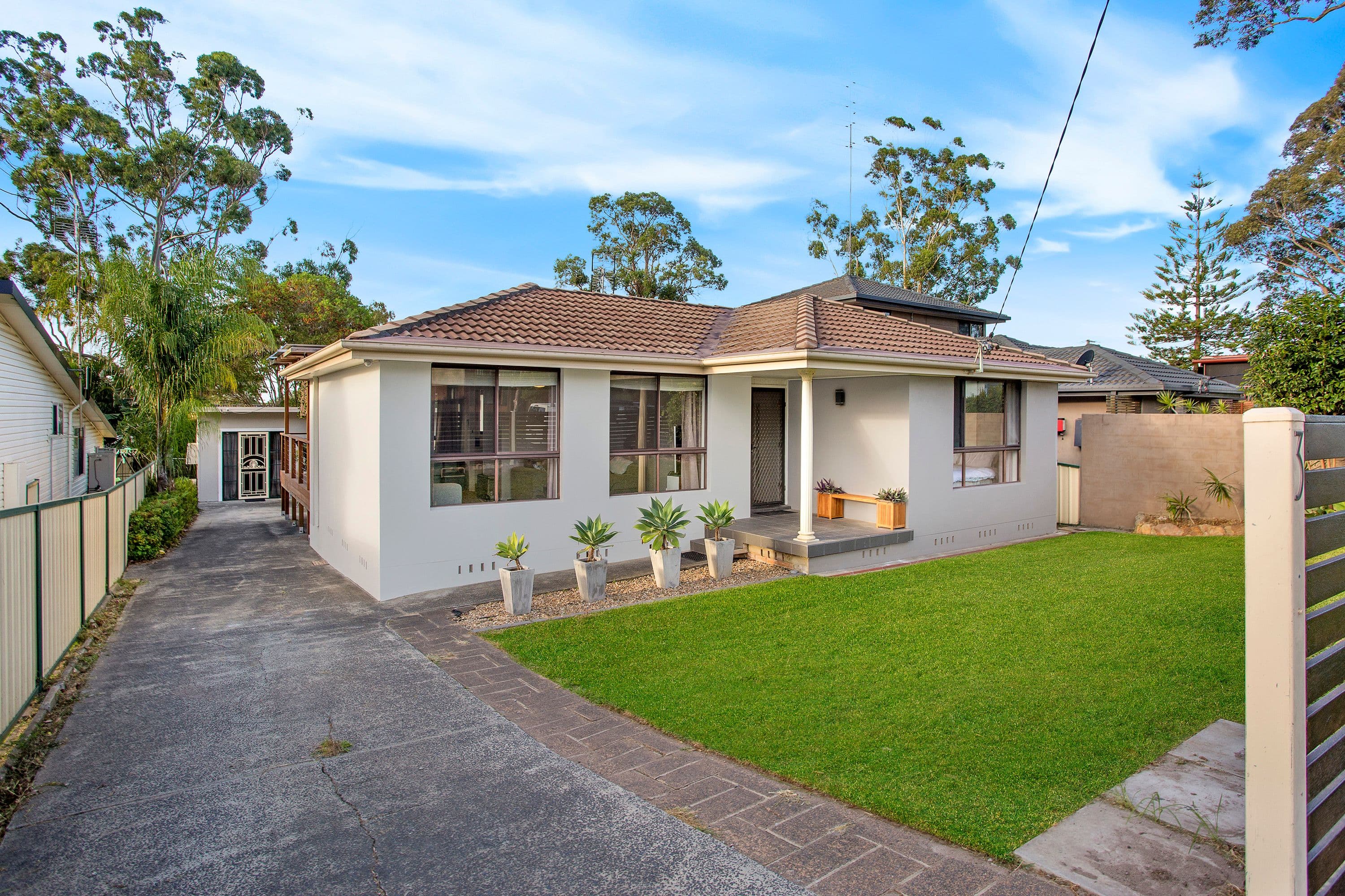 3 Gladys Avenue, Berkeley Vale - Thumbnail 2