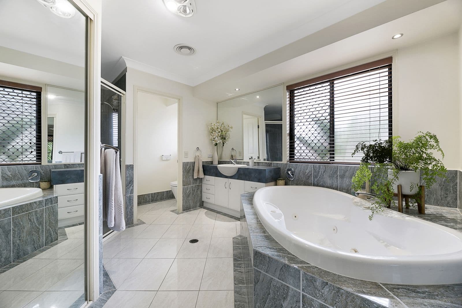 14 Orpington Court, Arundel QLD 4214, Arundel - Thumbnail 8
