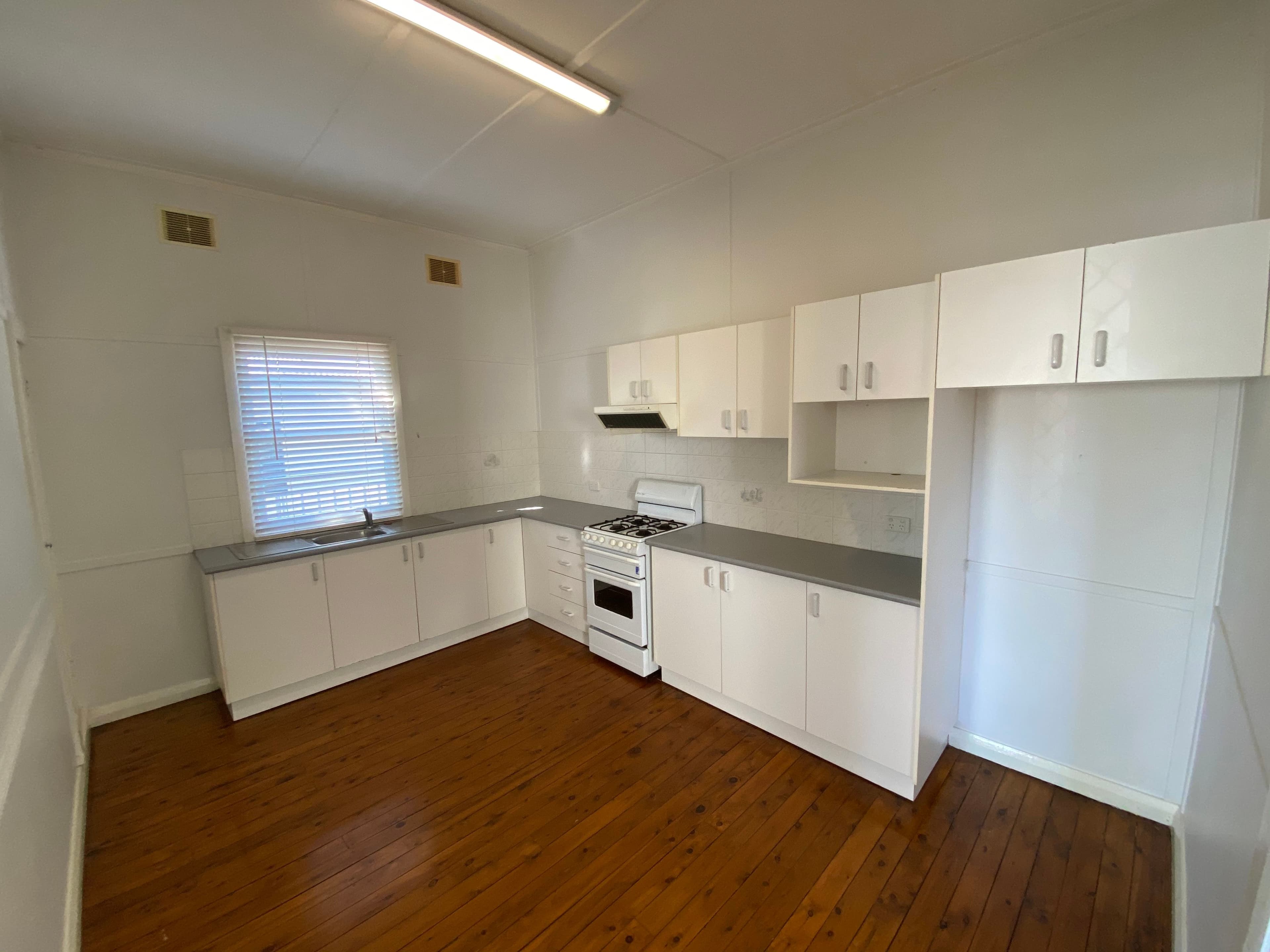 4 Rawson Street, Dubbo NSW 2830, Dubbo - Thumbnail 2