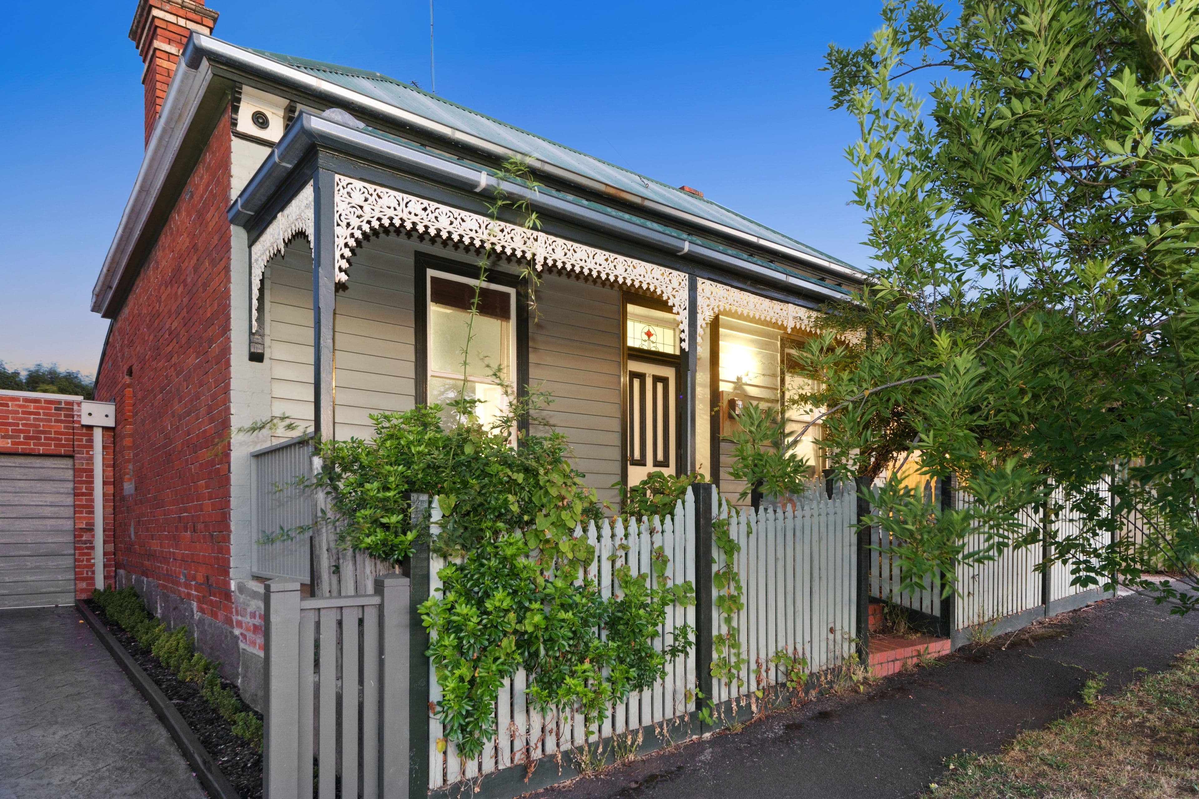 15 Young Street, Golden Point VIC 3350, Golden Point - Thumbnail 2