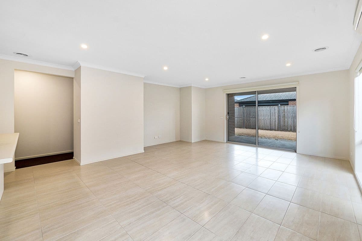 10 Goodison Road, CLYDE NORTH VIC 3978, Clyde North - Thumbnail 3