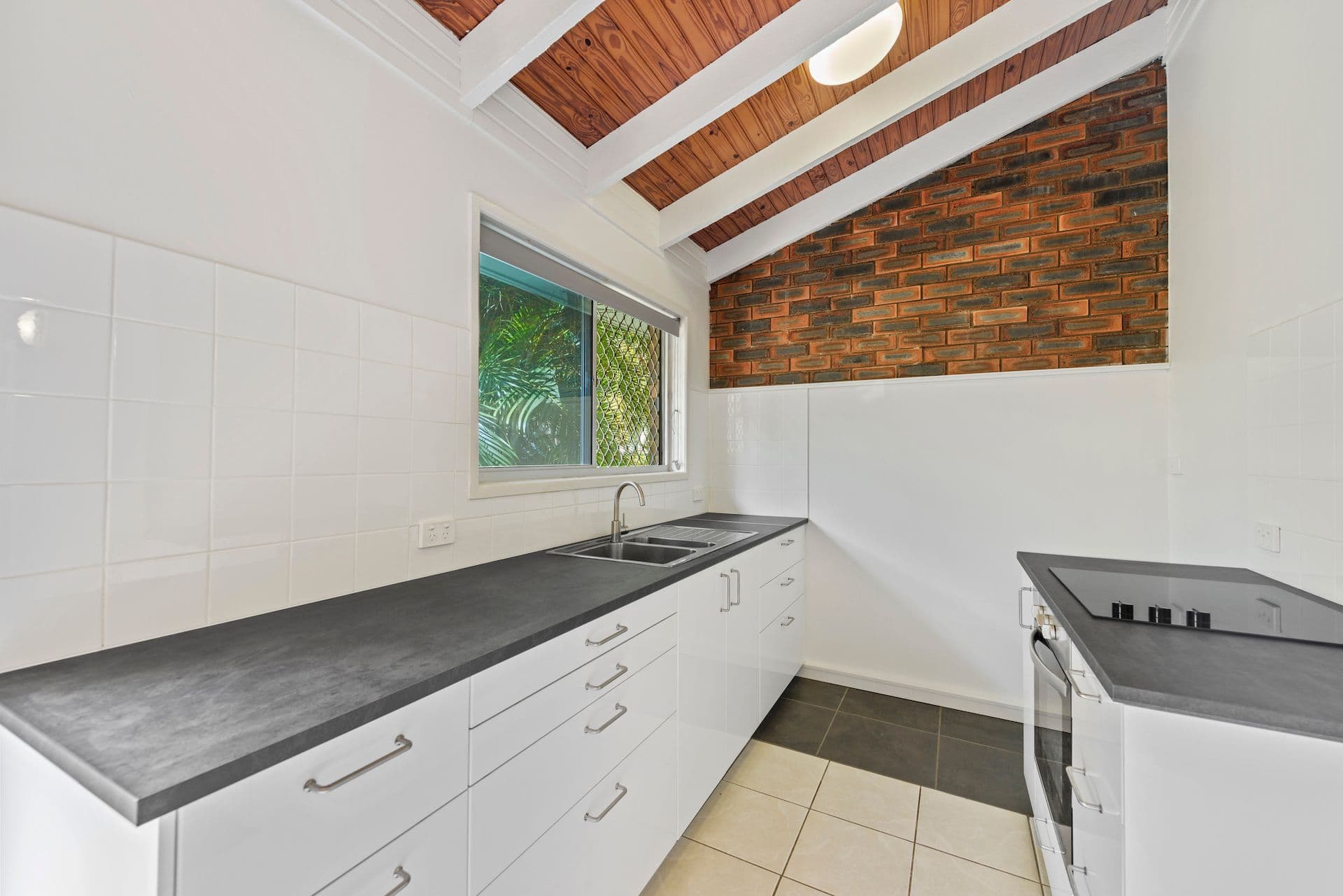 31 Grant Street, Redcliffe QLD 4020, Redcliffe - Thumbnail 3