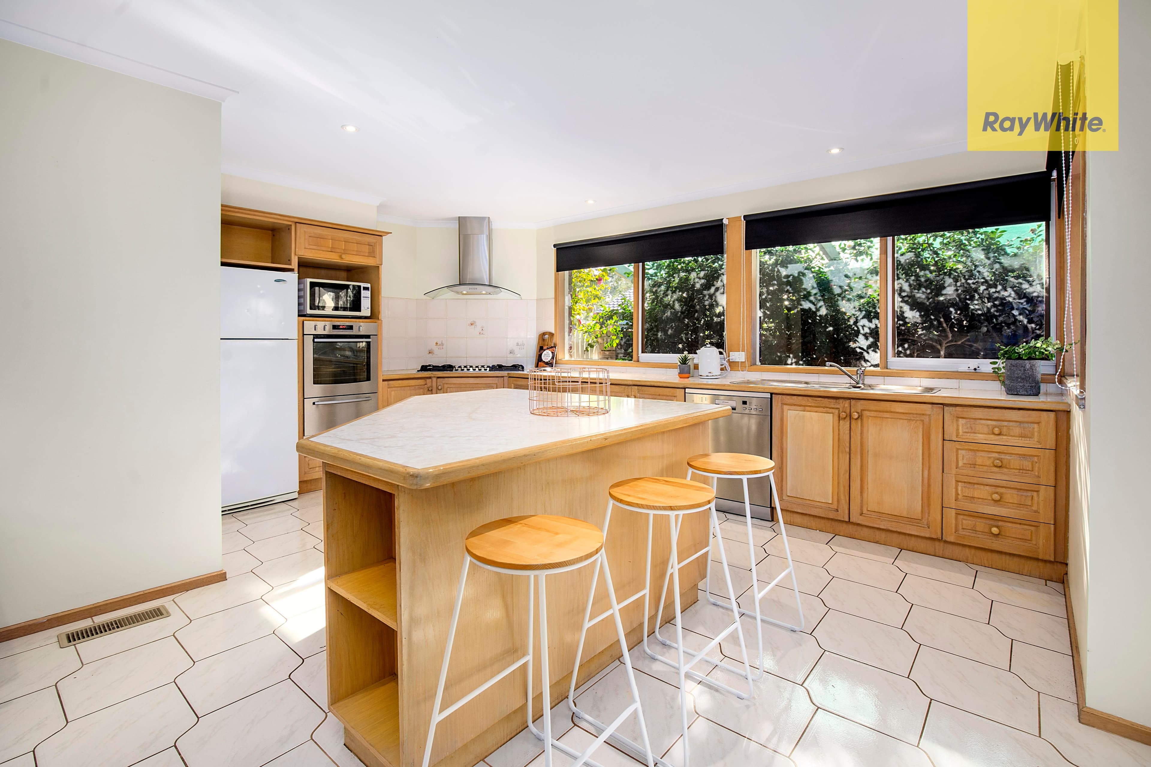 10 Quinn Court, Lysterfield VIC 3156, Lysterfield - Thumbnail 2