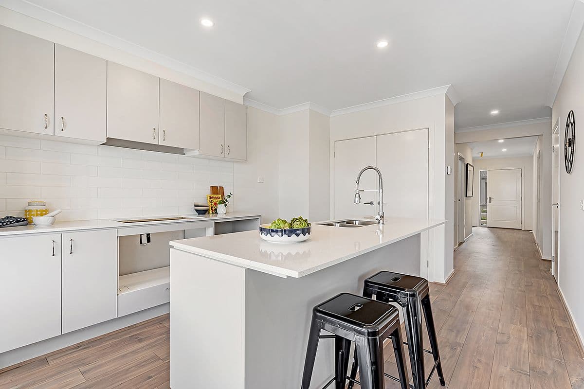 15 Featherwood Crescent, Craigieburn VIC 3064, Craigieburn - Thumbnail 7