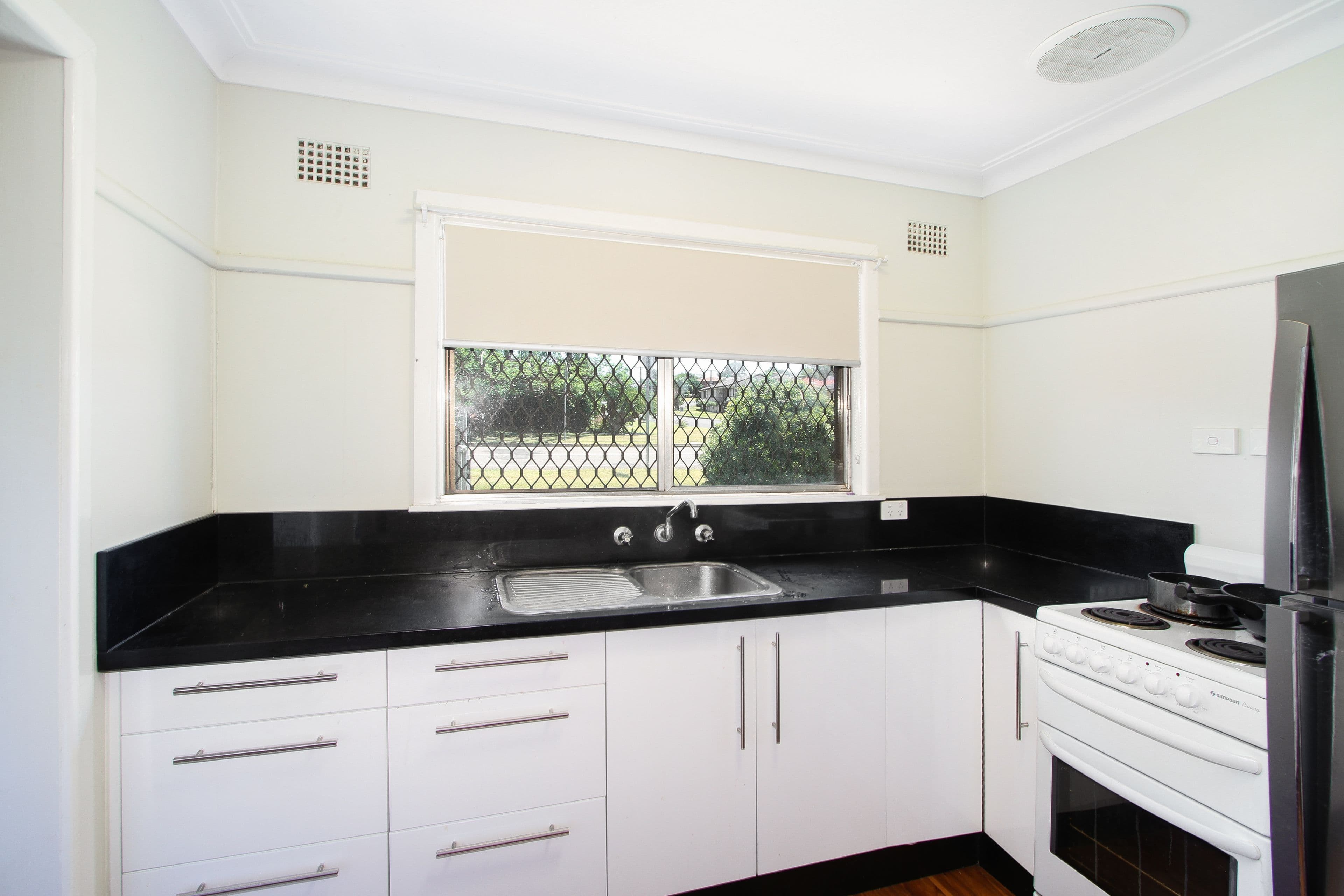 41 Holland Street, Tamworth NSW 2340, Tamworth - Thumbnail 3