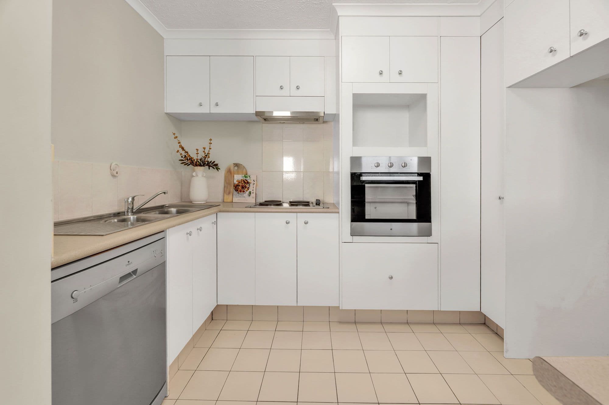 33/12 Whiting Street, Labrador QLD 4215, Labrador - Thumbnail 4