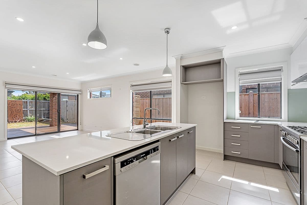 32 Willsmere Way, Mickleham VIC 3064, Mickleham - Thumbnail 5