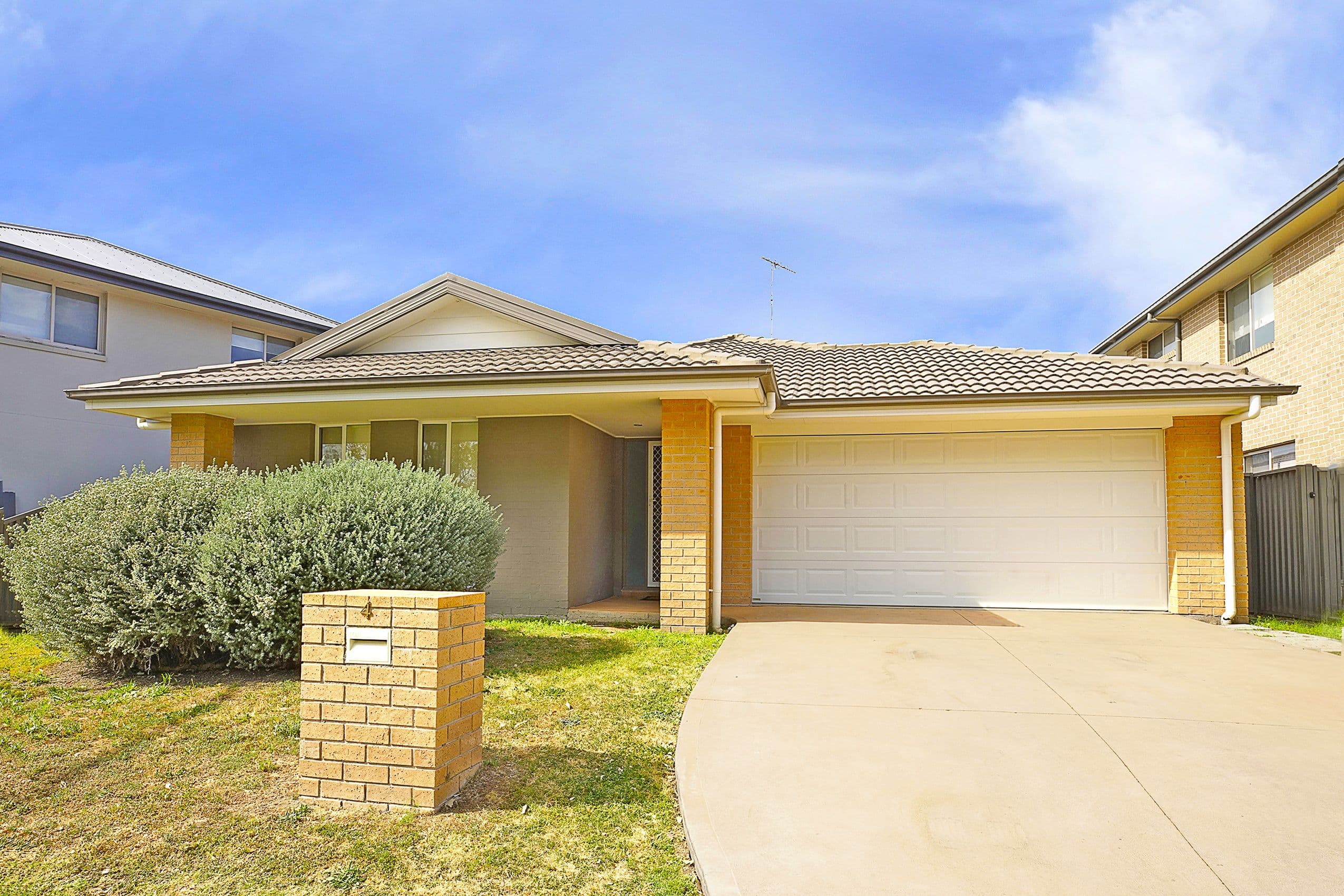 4 Tall Trees Drive, Glenmore Park - Image 1