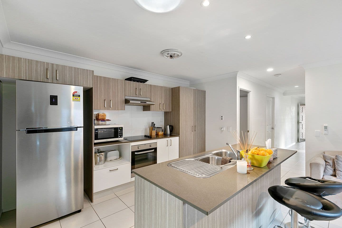 230 Pulgul Street, Urangan QLD 4655, Warragul - Thumbnail 2