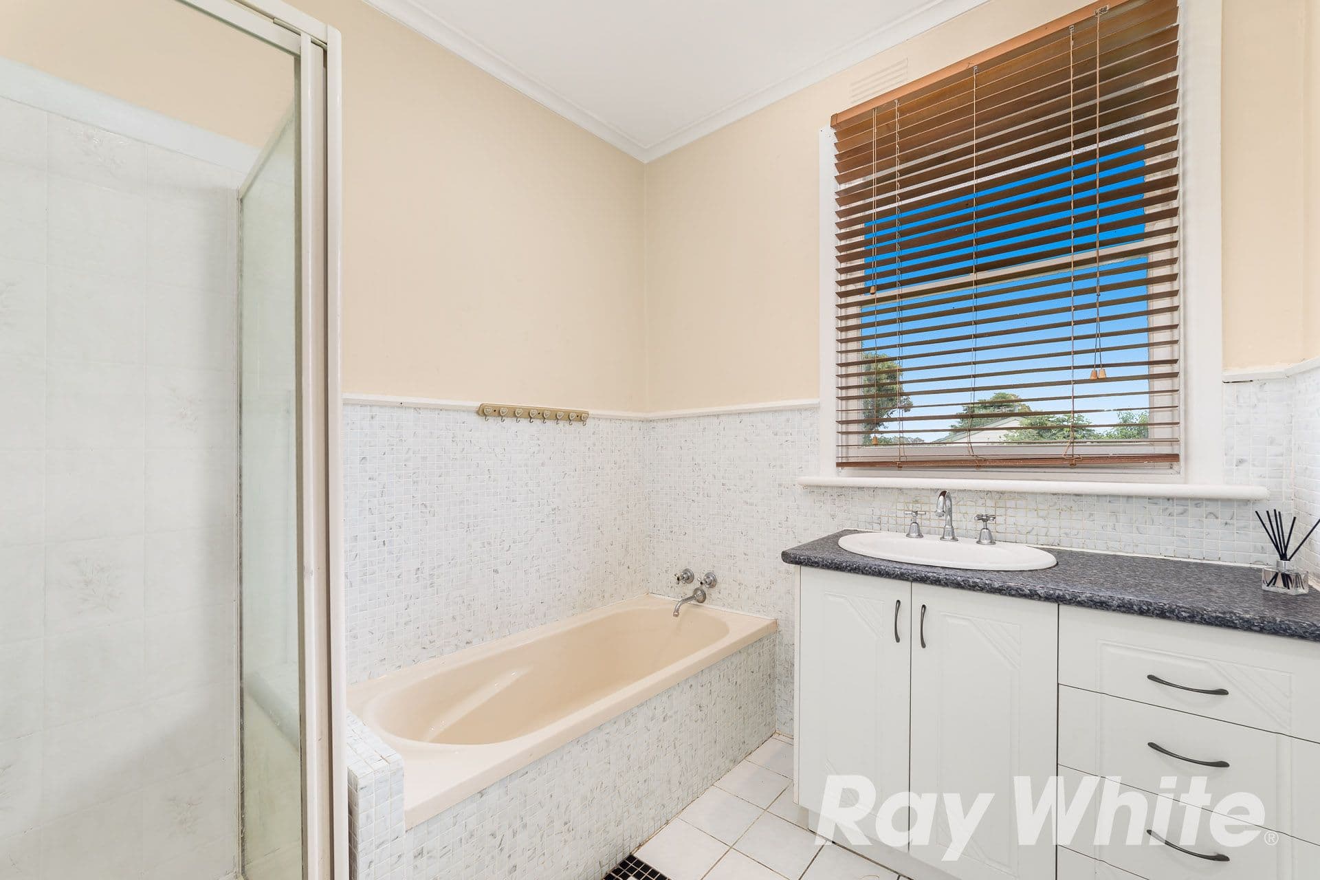 28 Dobell Street, Blackburn South VIC 3130, Blackburn South - Thumbnail 6