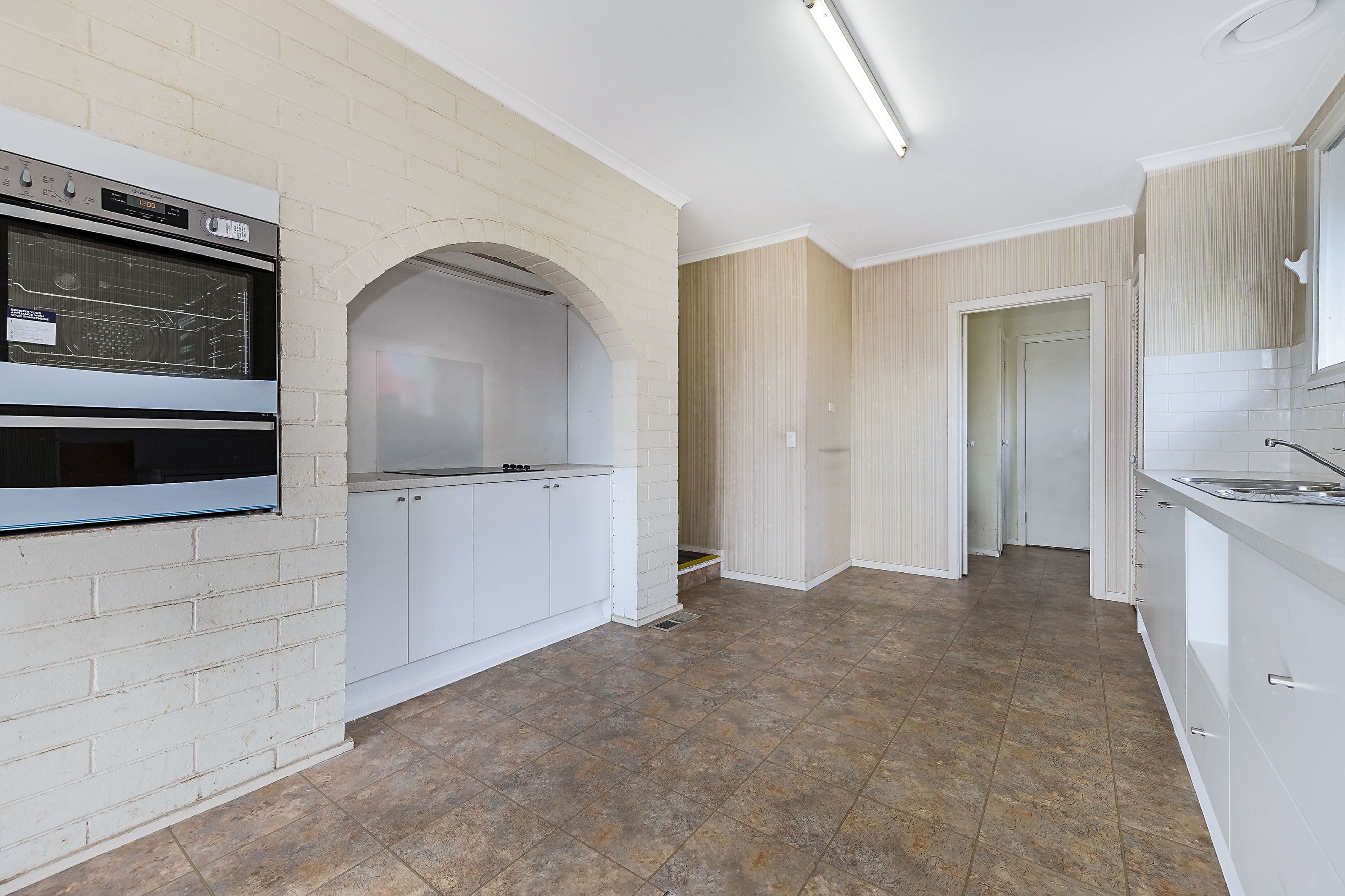 8 Loretta Avenue, Wheelers Hill VIC 3150, Wheelers Hill - Thumbnail 4