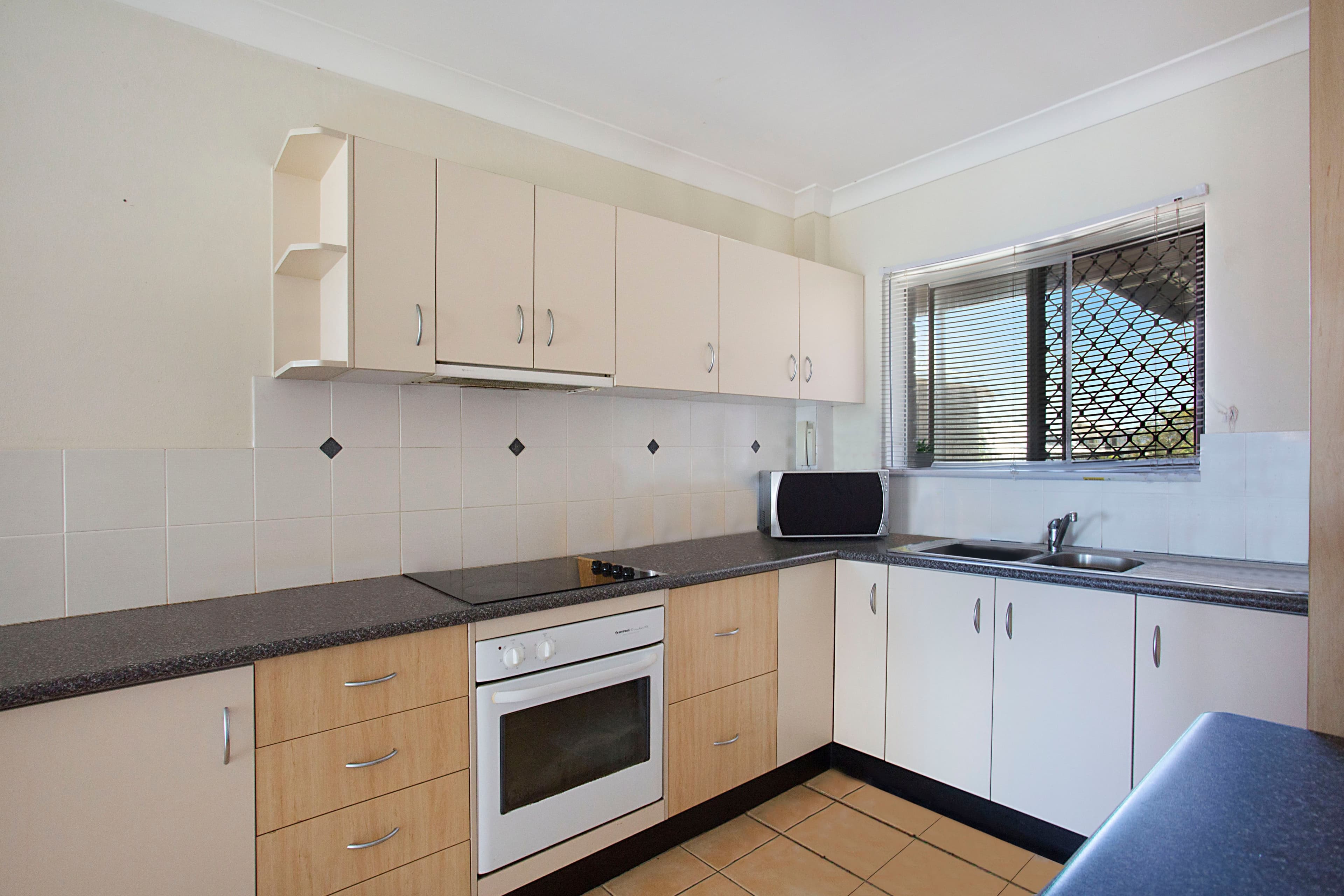 68 Albatross Avenue, Mermaid Beach QLD 4218, Mermaid Beach - Thumbnail 3