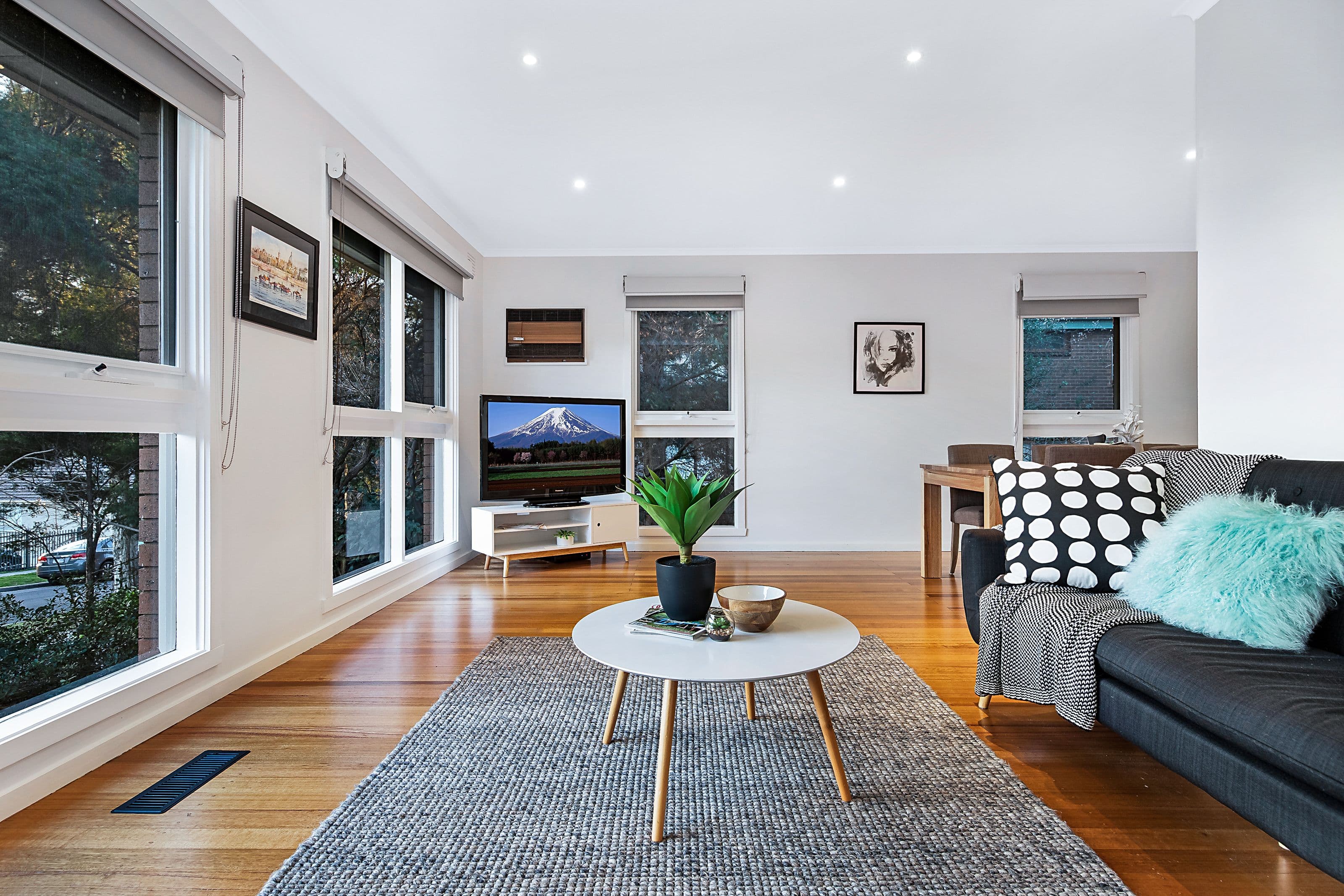 6 Rosaline Avenue, Mount Waverley VIC 3149, Mount Waverley - Thumbnail 2