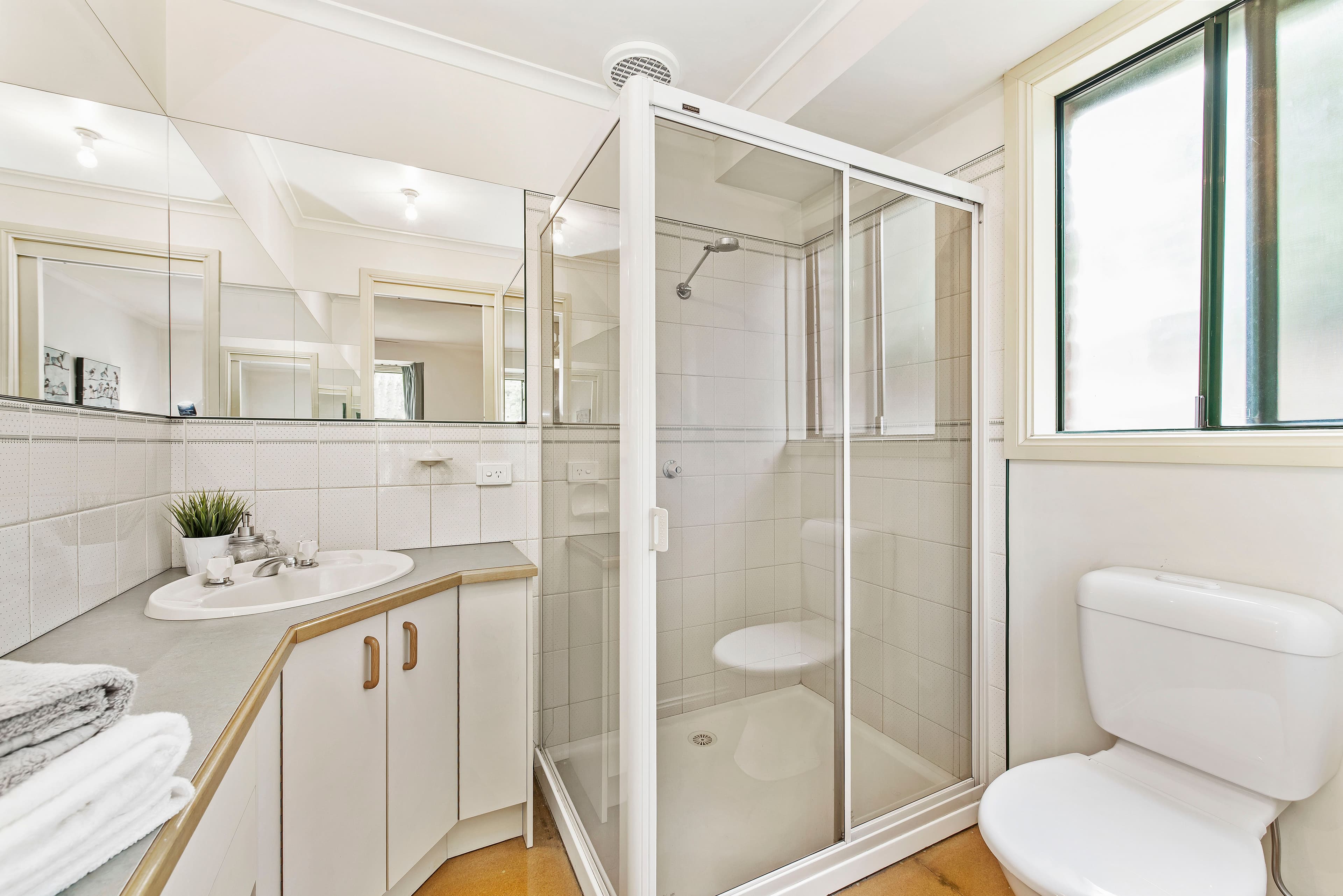 18 Kathryn Road, Knoxfield VIC 3180, Knoxfield - Thumbnail 6