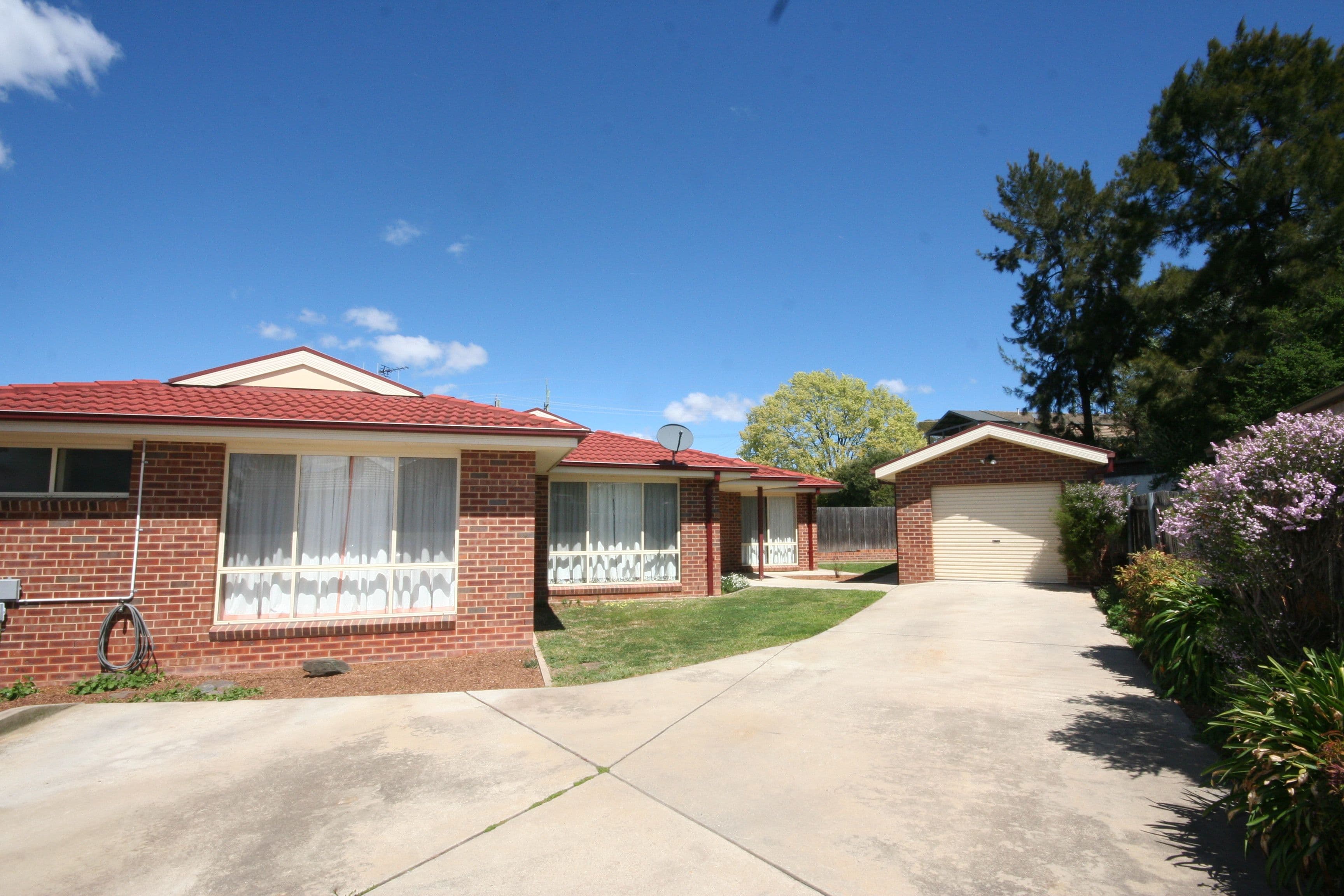 2/35 McIntosh Street, Queanbeyan NSW 2620, Queanbeyan - Image 1