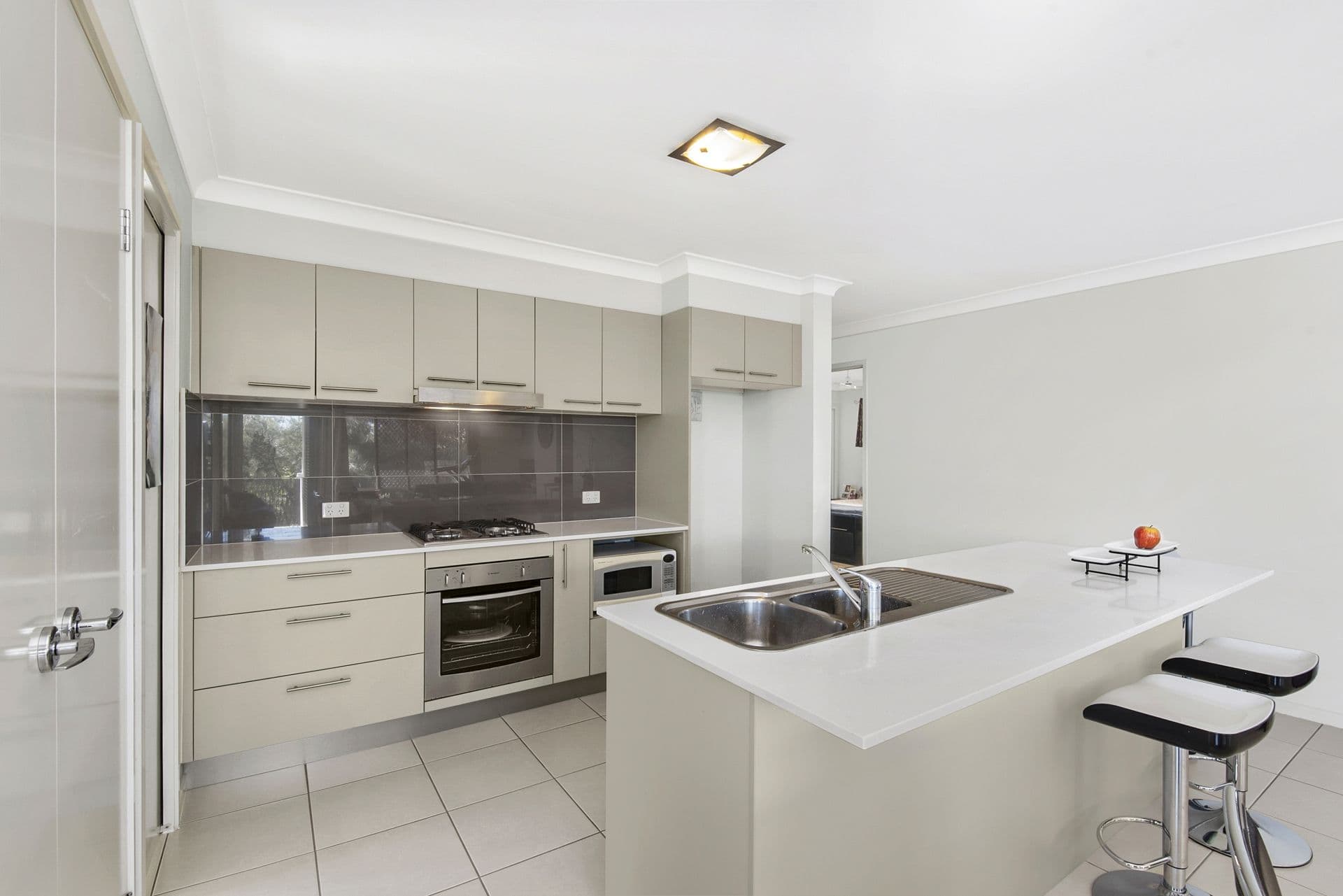 27 Cypress Avenue, Glen Waverley, Glen Waverley - Thumbnail 2