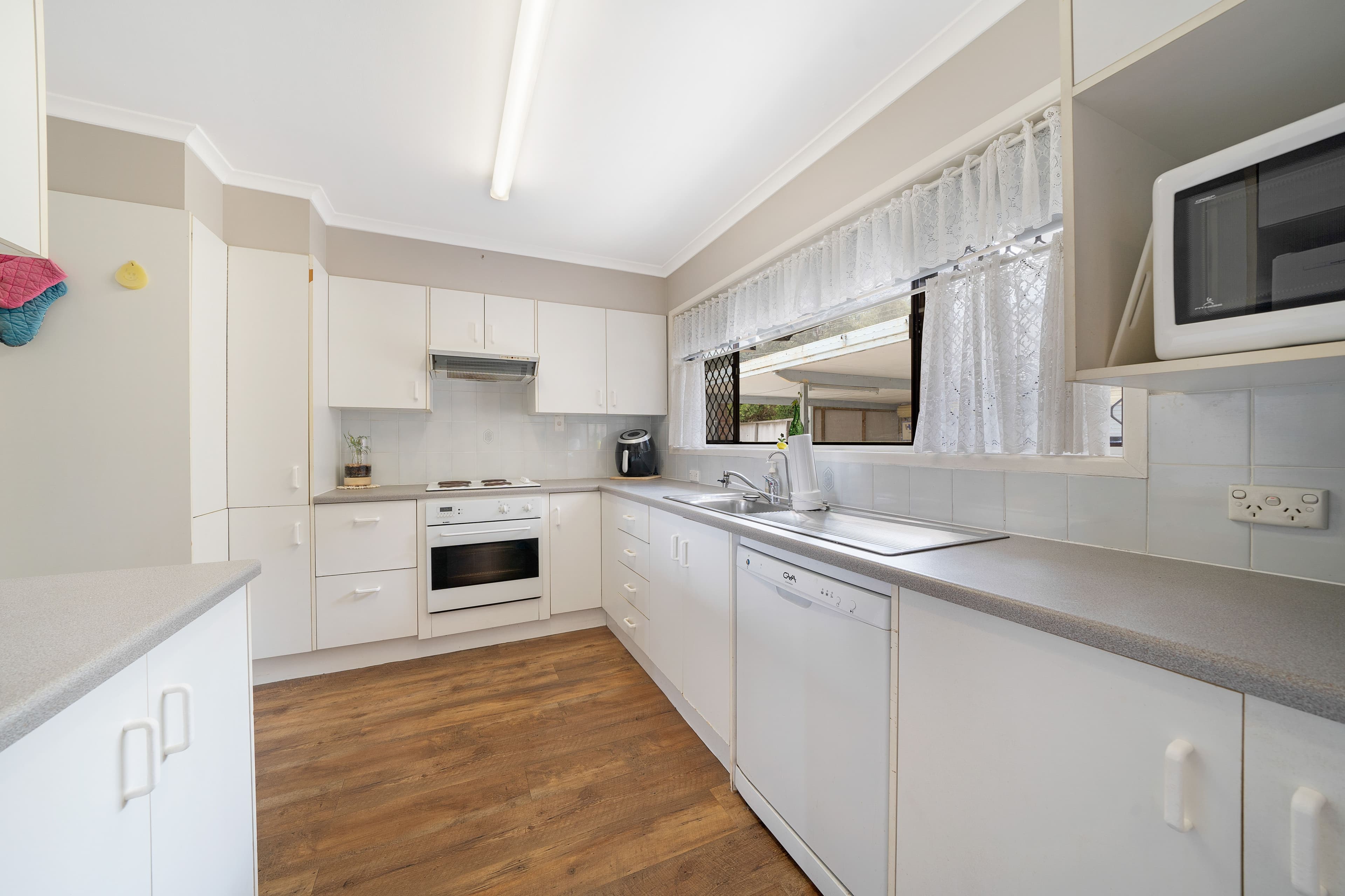 29 Van Dieman Crescent, Springwood QLD 4127, Springwood - Thumbnail 8