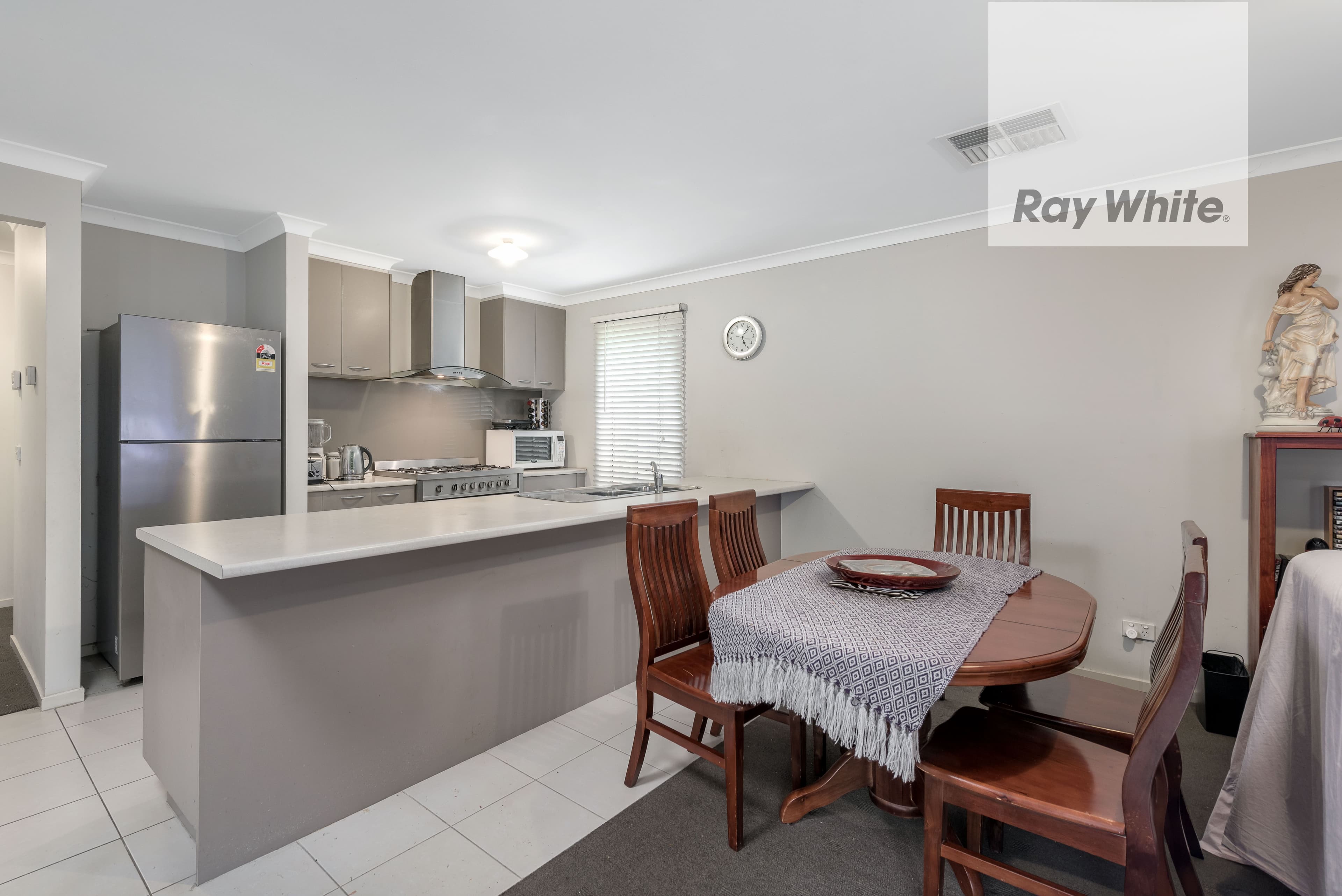 10 Moffat Drive, Lalor VIC 3075, Lalor - Thumbnail 2