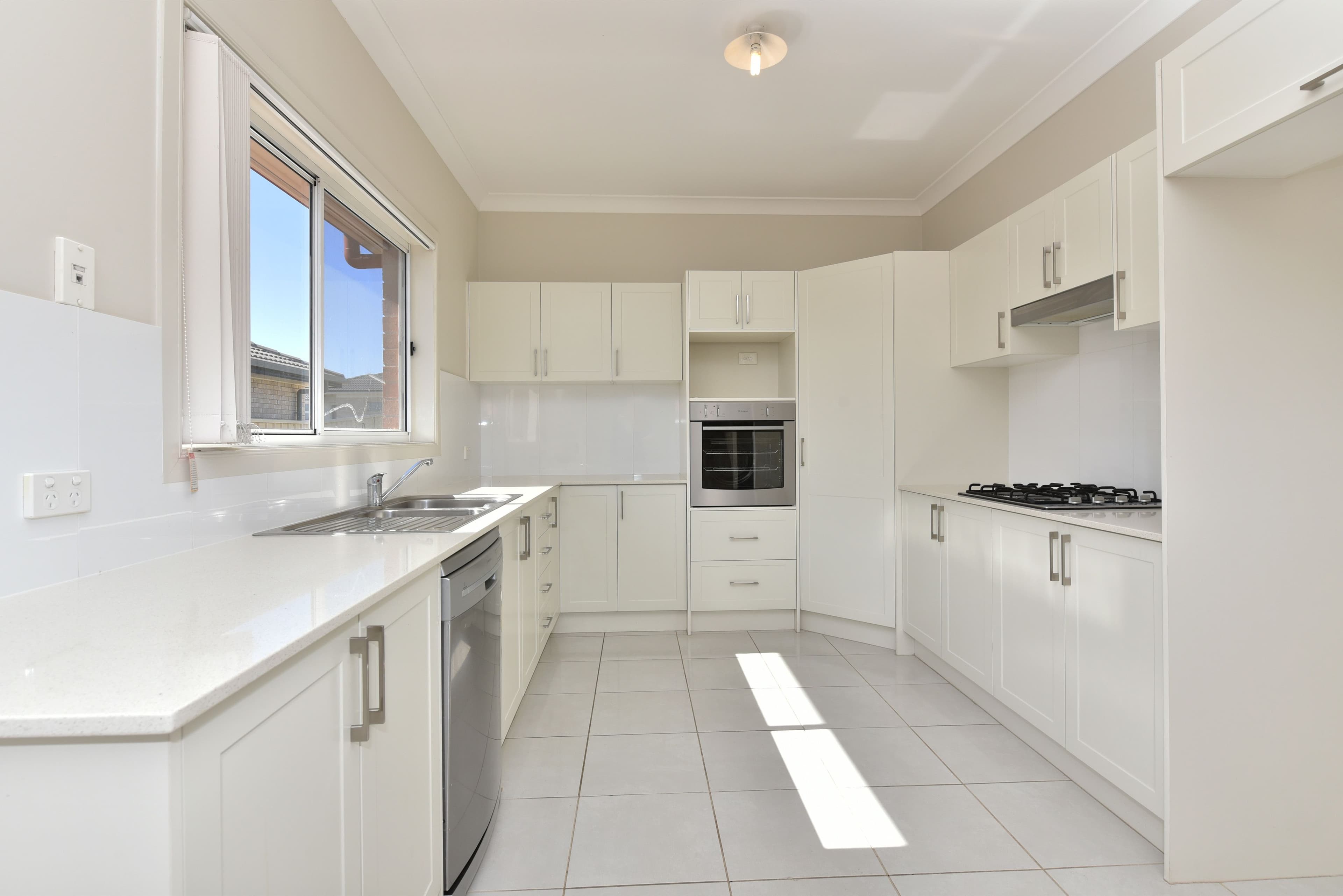 2 Andrew Court, Rutherford - Thumbnail 2
